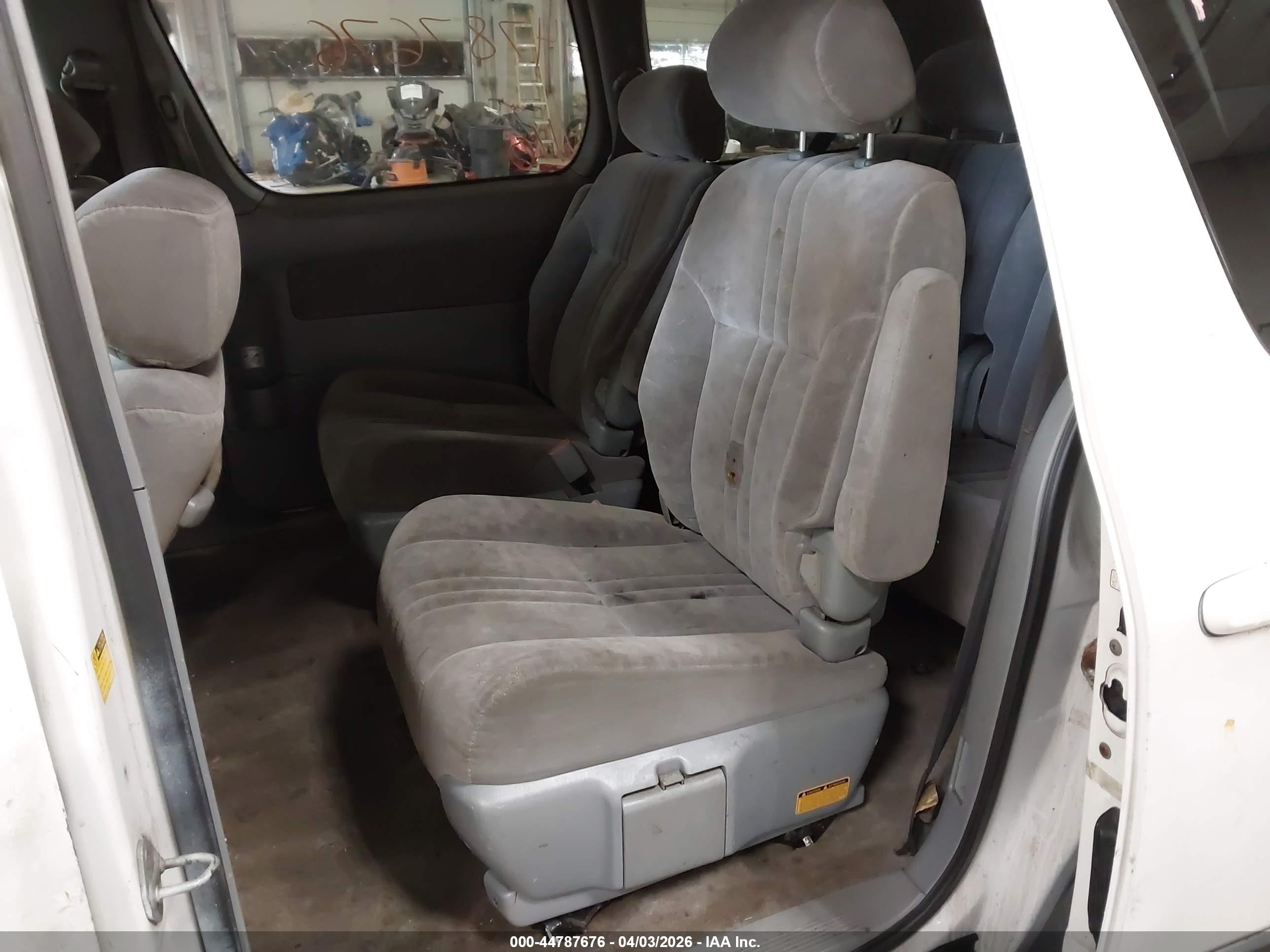 2001 Toyota Sienna Le White vin: 4T3ZF13C31U367800