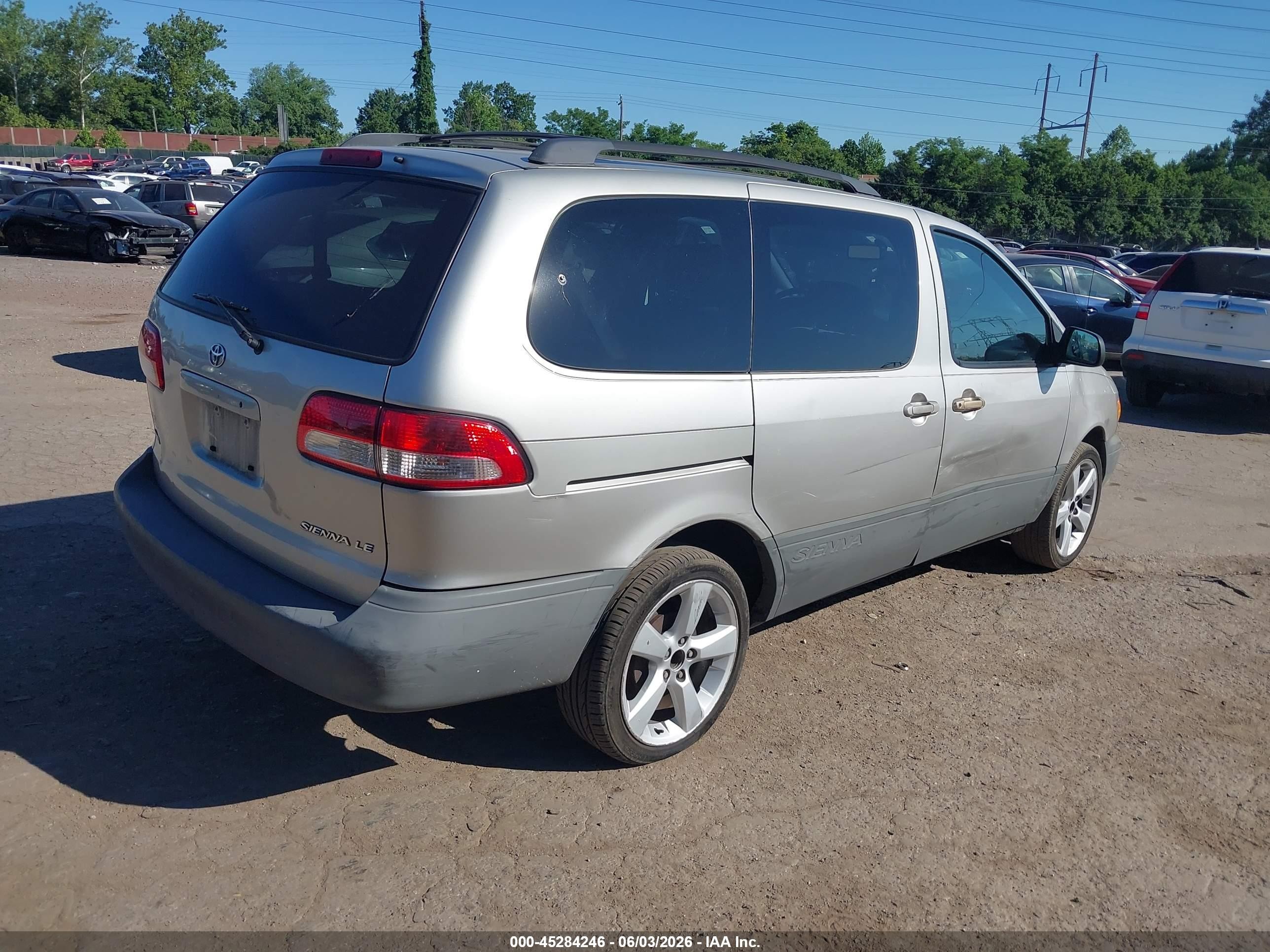 2002 Toyota Sienna Le Серебряный vin: 4T3ZF13C32U426636