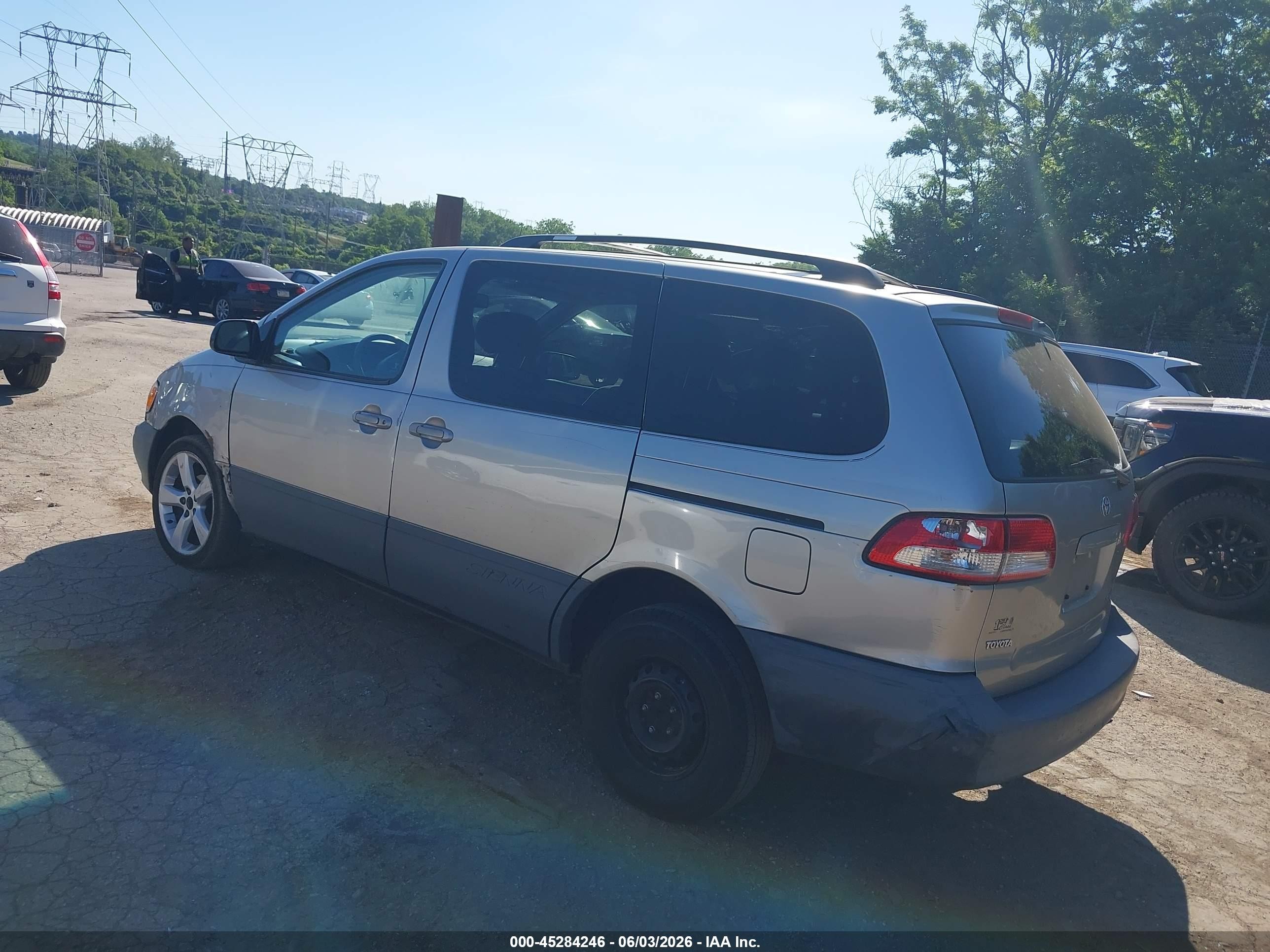 2002 Toyota Sienna Le Серебряный vin: 4T3ZF13C32U426636