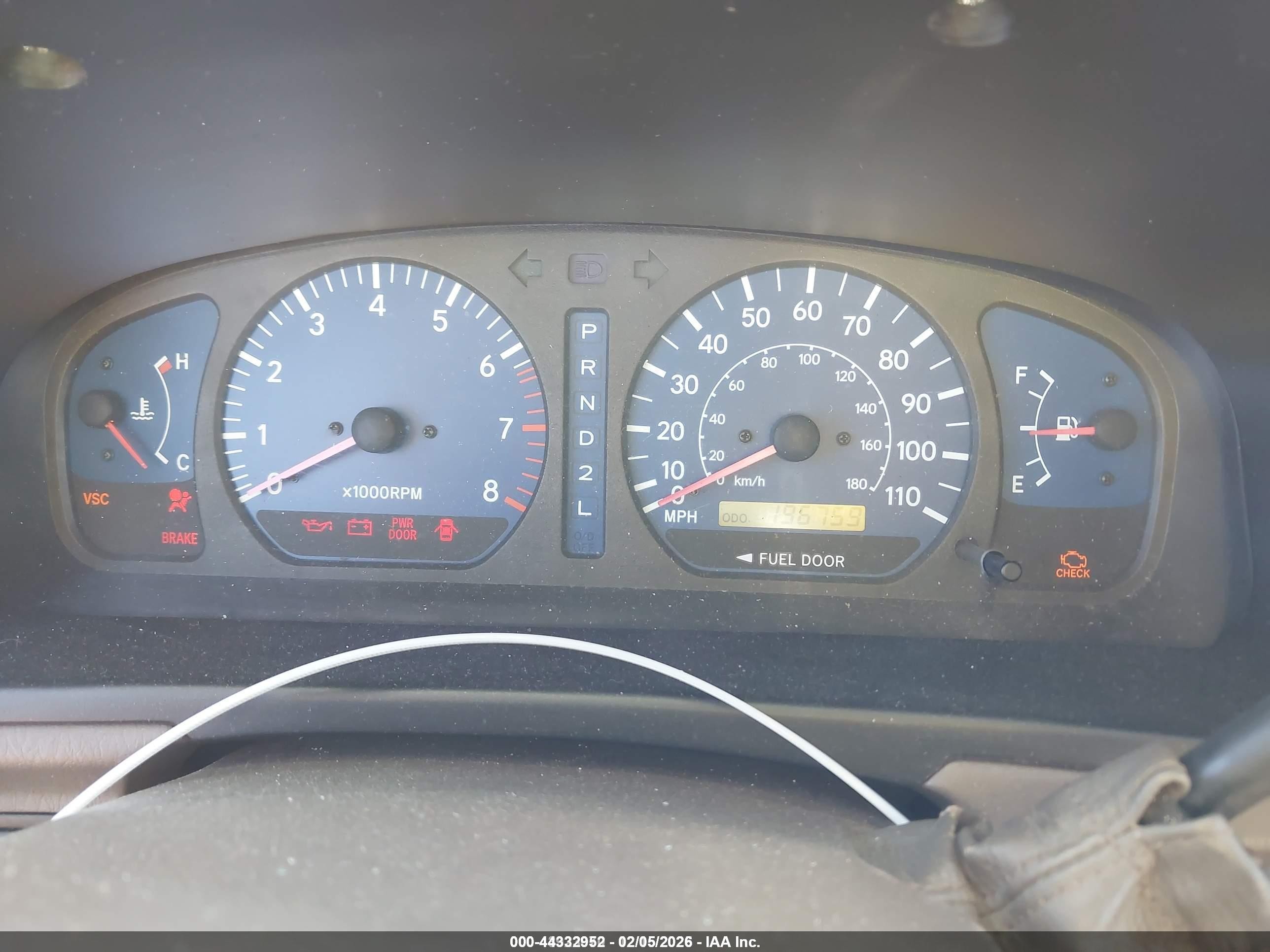2002 Toyota Sienna Le Золотой vin: 4T3ZF13C32U435563