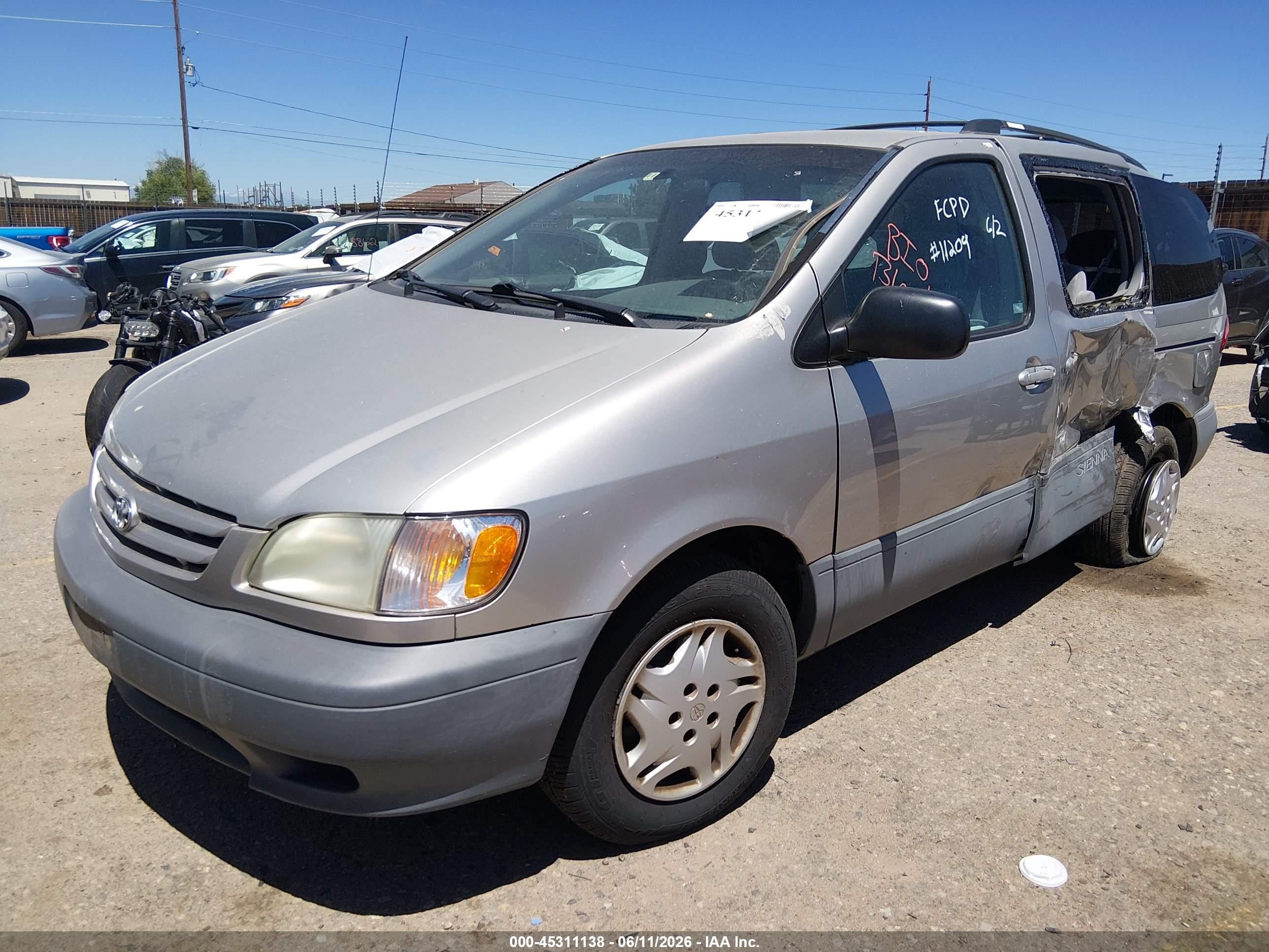 2002 Toyota Sienna Le Silver vin: 4T3ZF13C32U460771