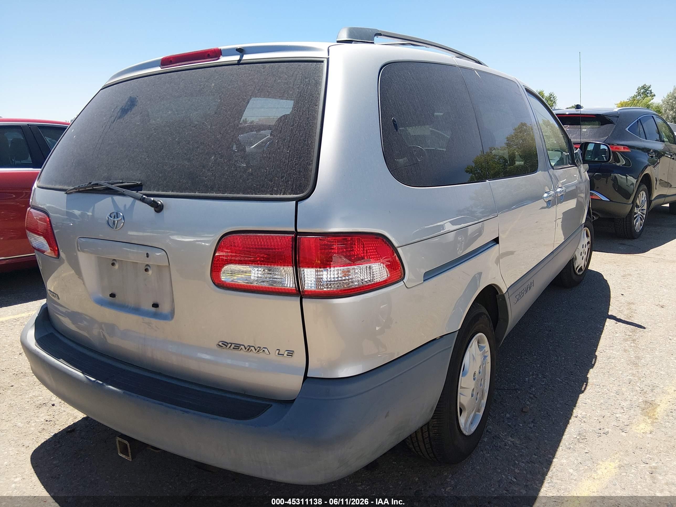2002 Toyota Sienna Le Silver vin: 4T3ZF13C32U460771