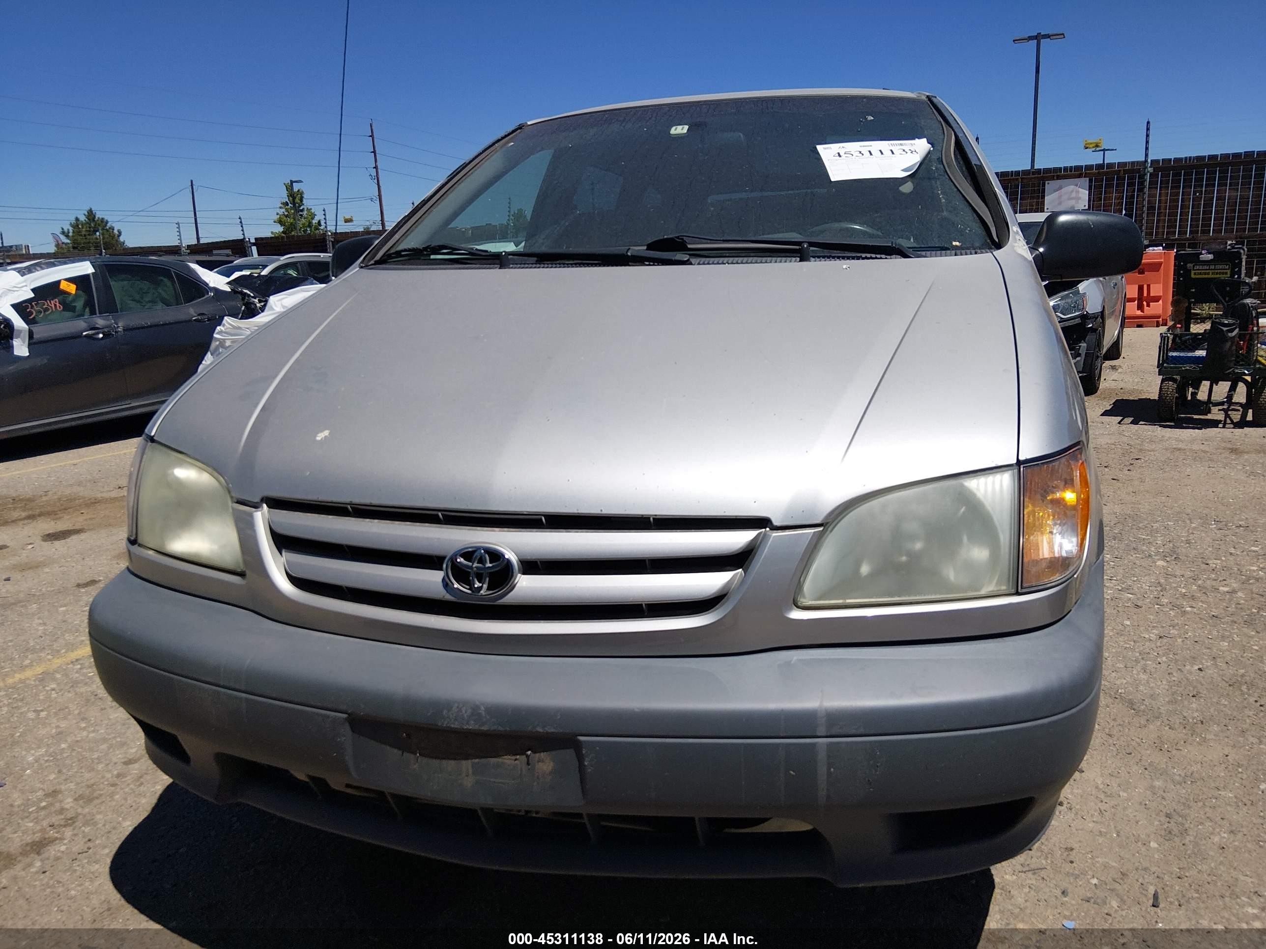 2002 Toyota Sienna Le Silver vin: 4T3ZF13C32U460771