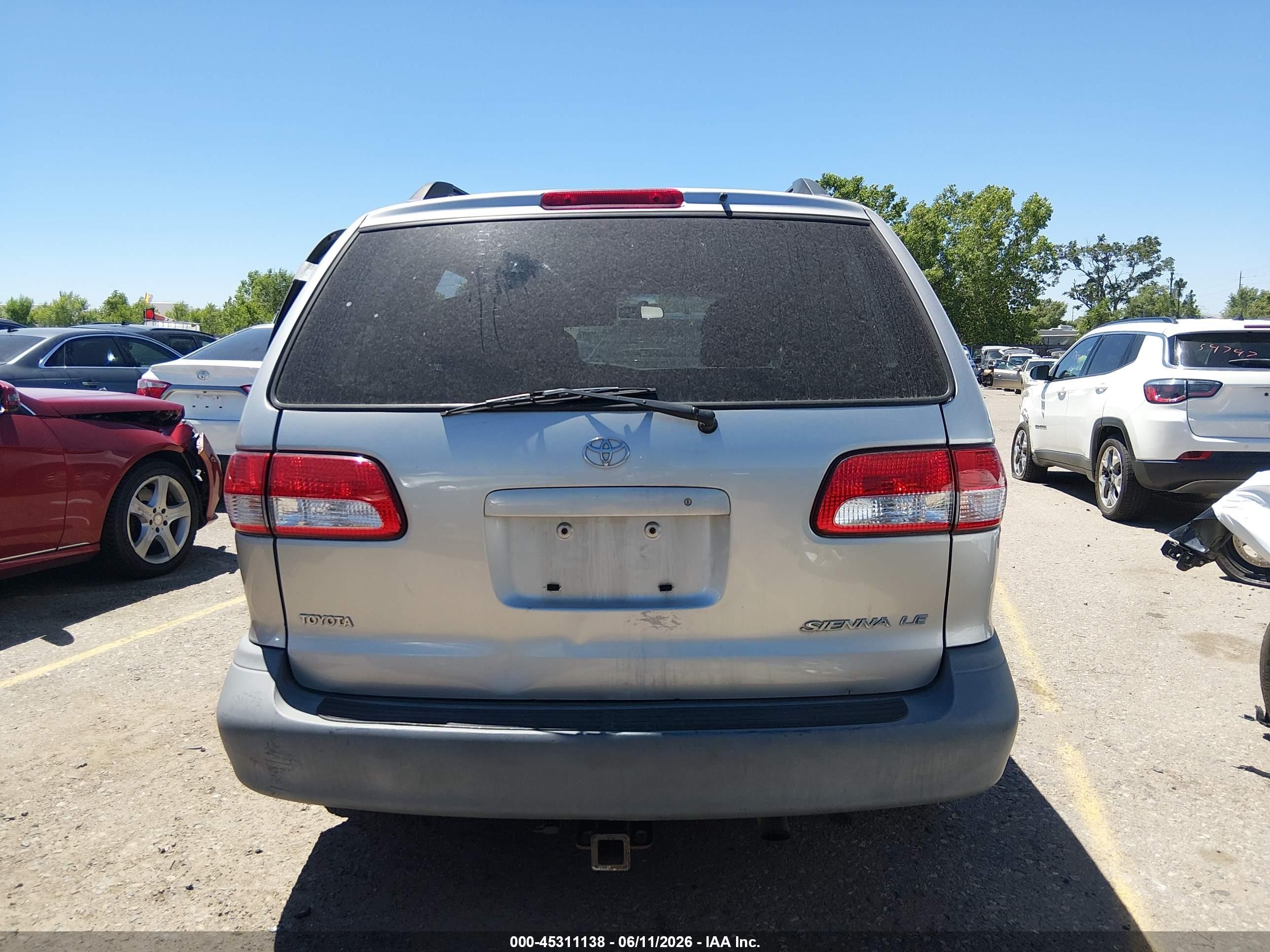 2002 Toyota Sienna Le Silver vin: 4T3ZF13C32U460771