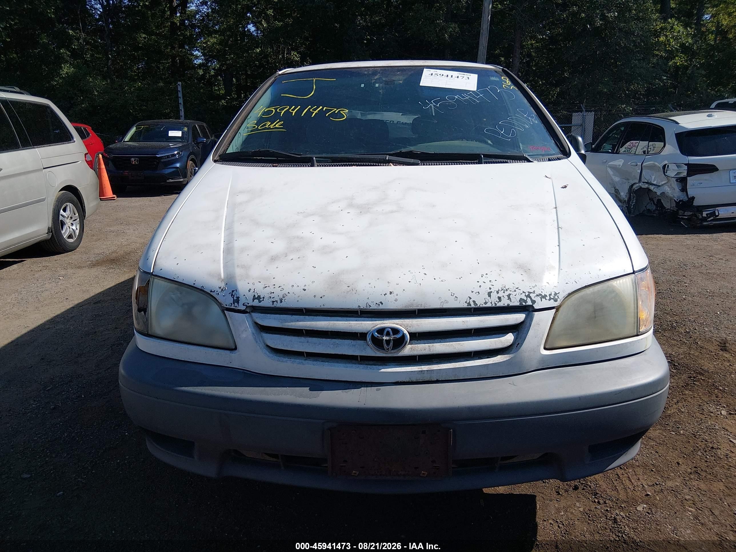 2002 Toyota Sienna Le White vin: 4T3ZF13C32U467106