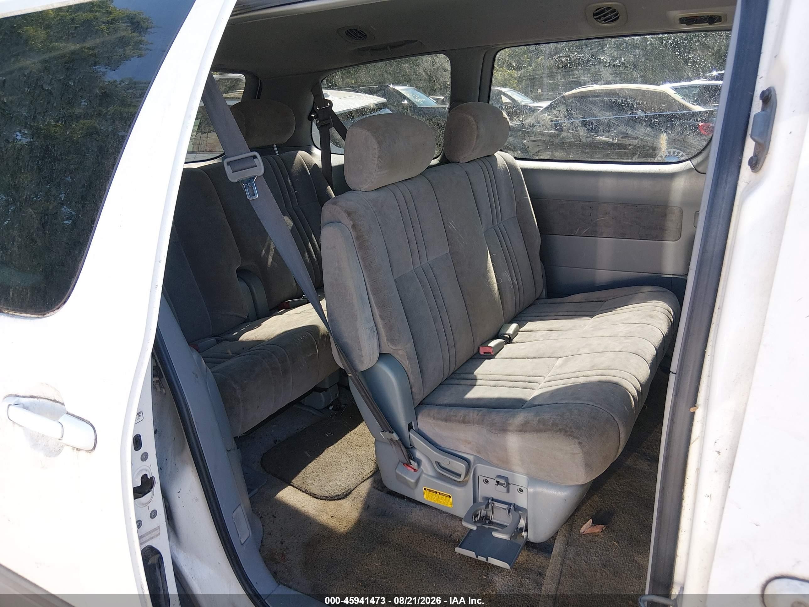 2002 Toyota Sienna Le White vin: 4T3ZF13C32U467106