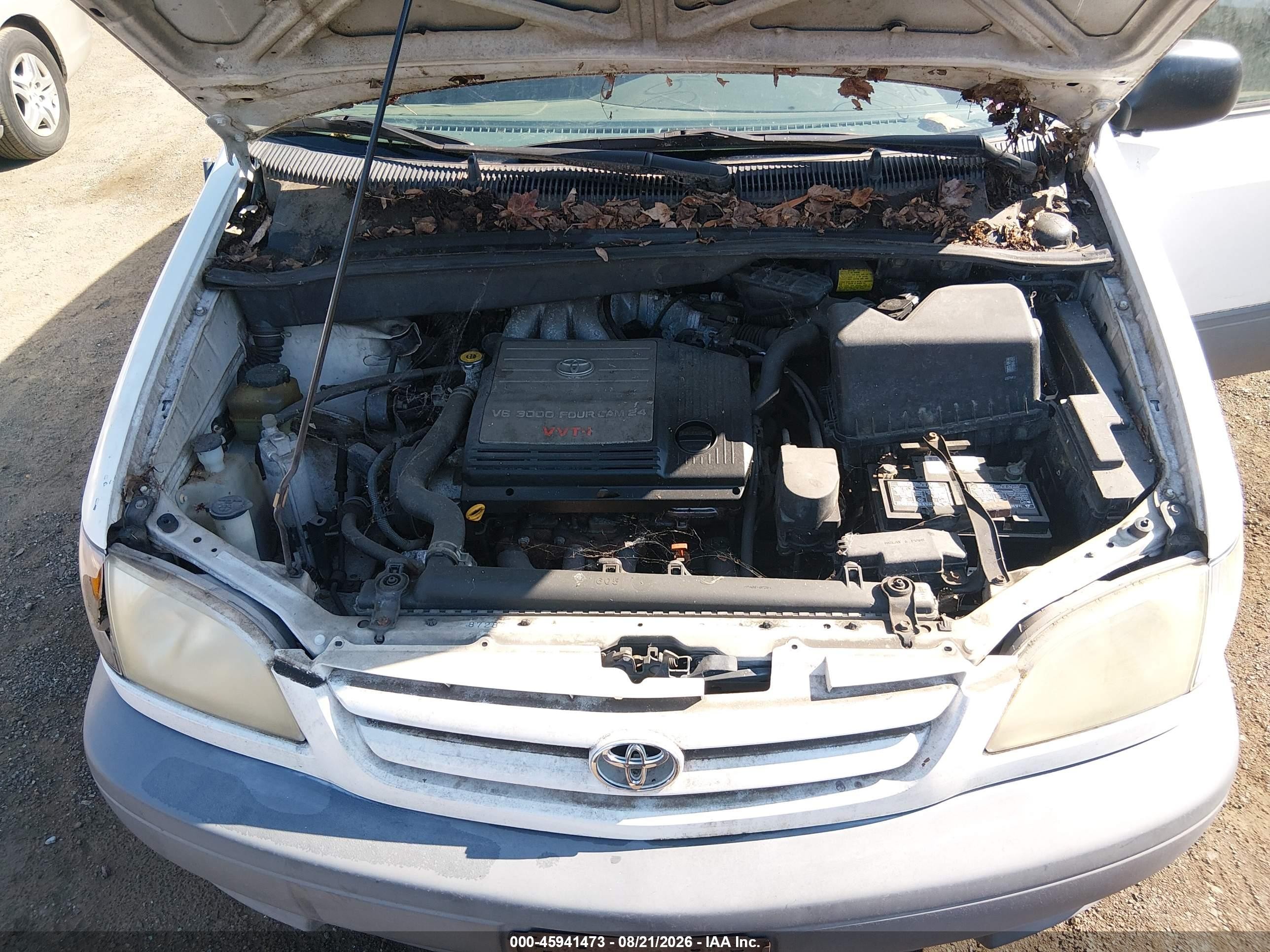 2002 Toyota Sienna Le White vin: 4T3ZF13C32U467106