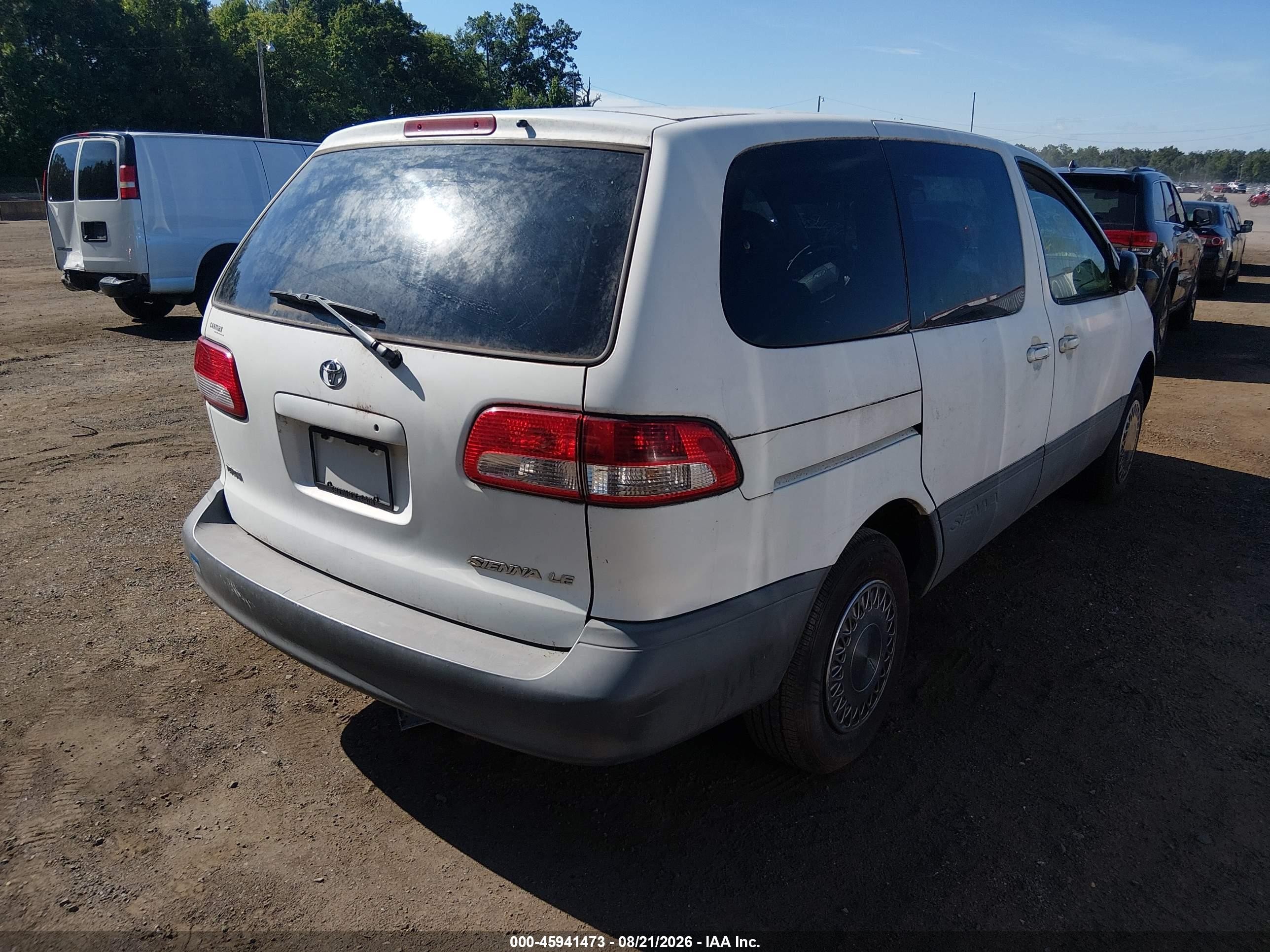 2002 Toyota Sienna Le White vin: 4T3ZF13C32U467106