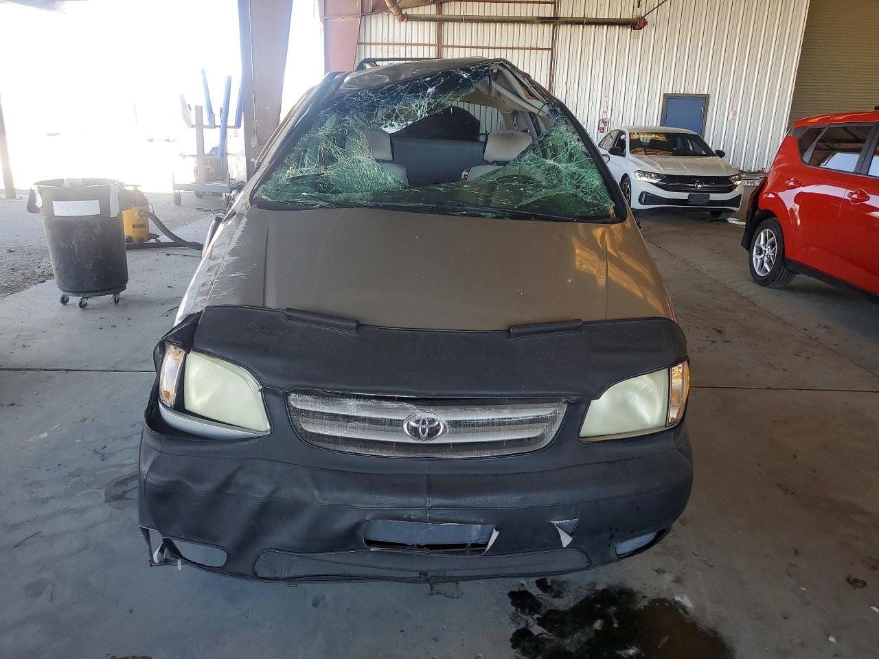 2002 Toyota Sienna Le Желто-коричневый vin: 4T3ZF13C32U496007