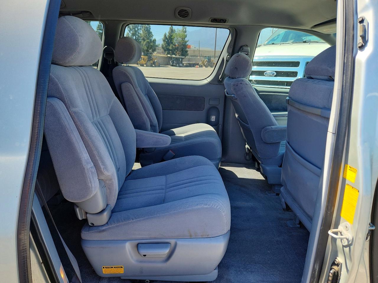 2003 Toyota Sienna Le Gray vin: 4T3ZF13C33U547037