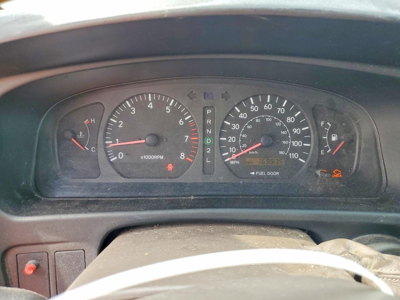 1998 Toyota Sienna Le Red vin: 4T3ZF13C3WU051627