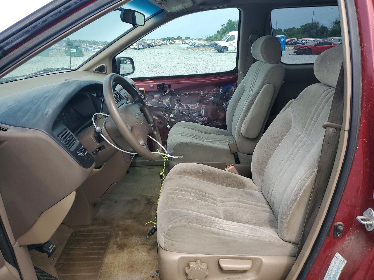 1998 Toyota Sienna Le Red vin: 4T3ZF13C3WU051627