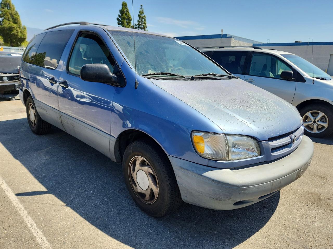 1998 Toyota Sienna Le Blue vin: 4T3ZF13C3WU067522