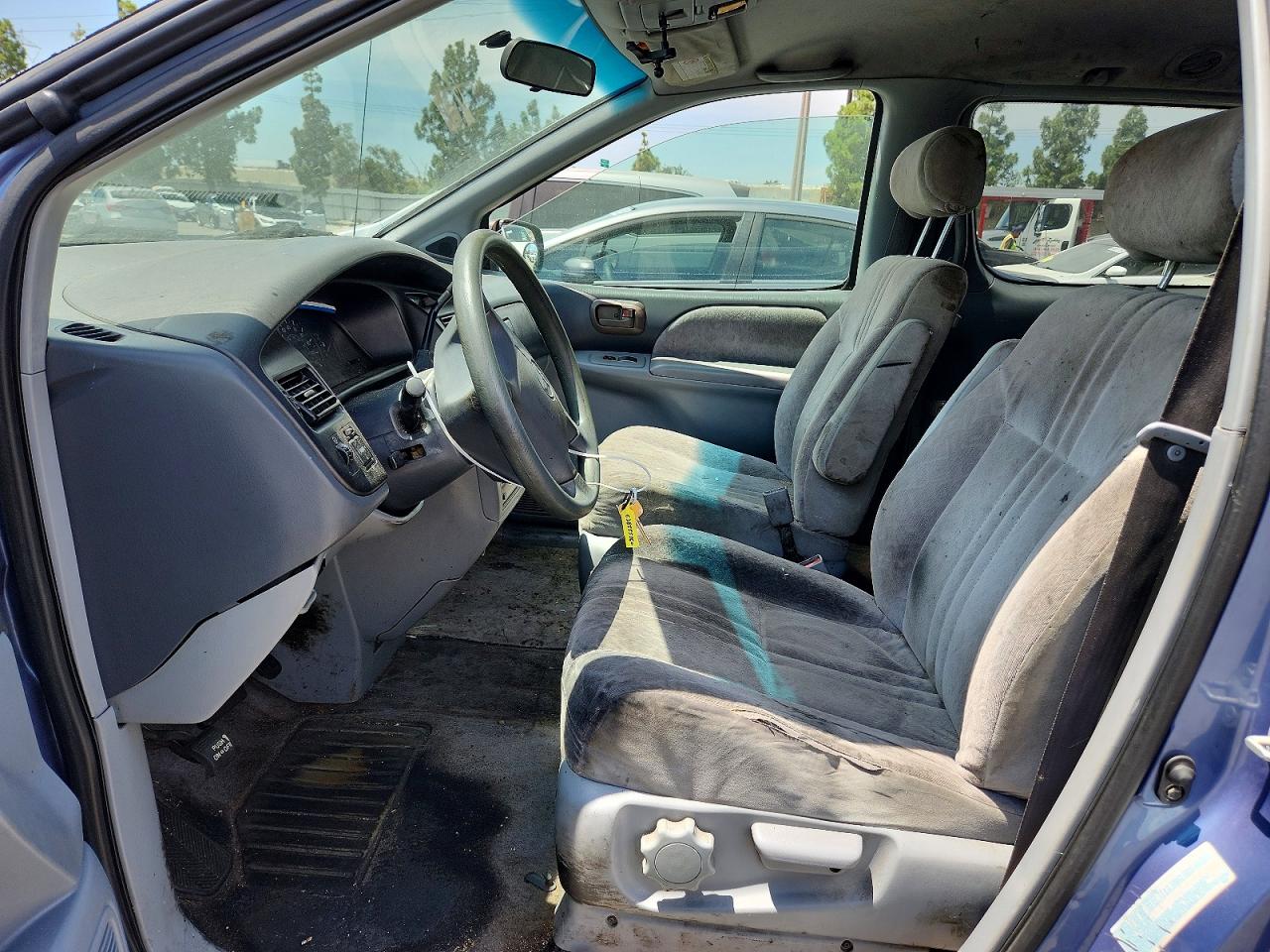 1998 Toyota Sienna Le Blue vin: 4T3ZF13C3WU067522