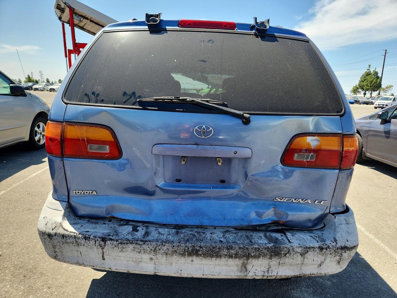 1998 Toyota Sienna Le Blue vin: 4T3ZF13C3WU067522
