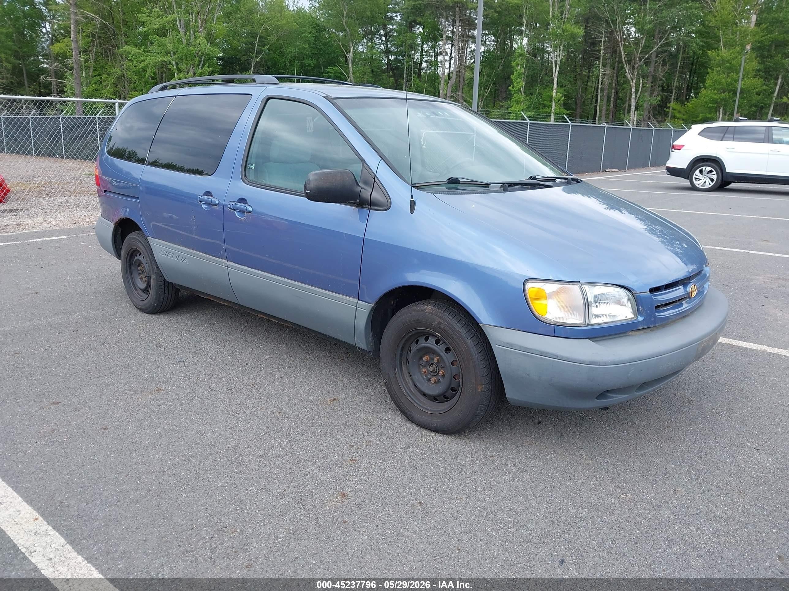 2000 Toyota Sienna Le Blue vin: 4T3ZF13C3YU222119