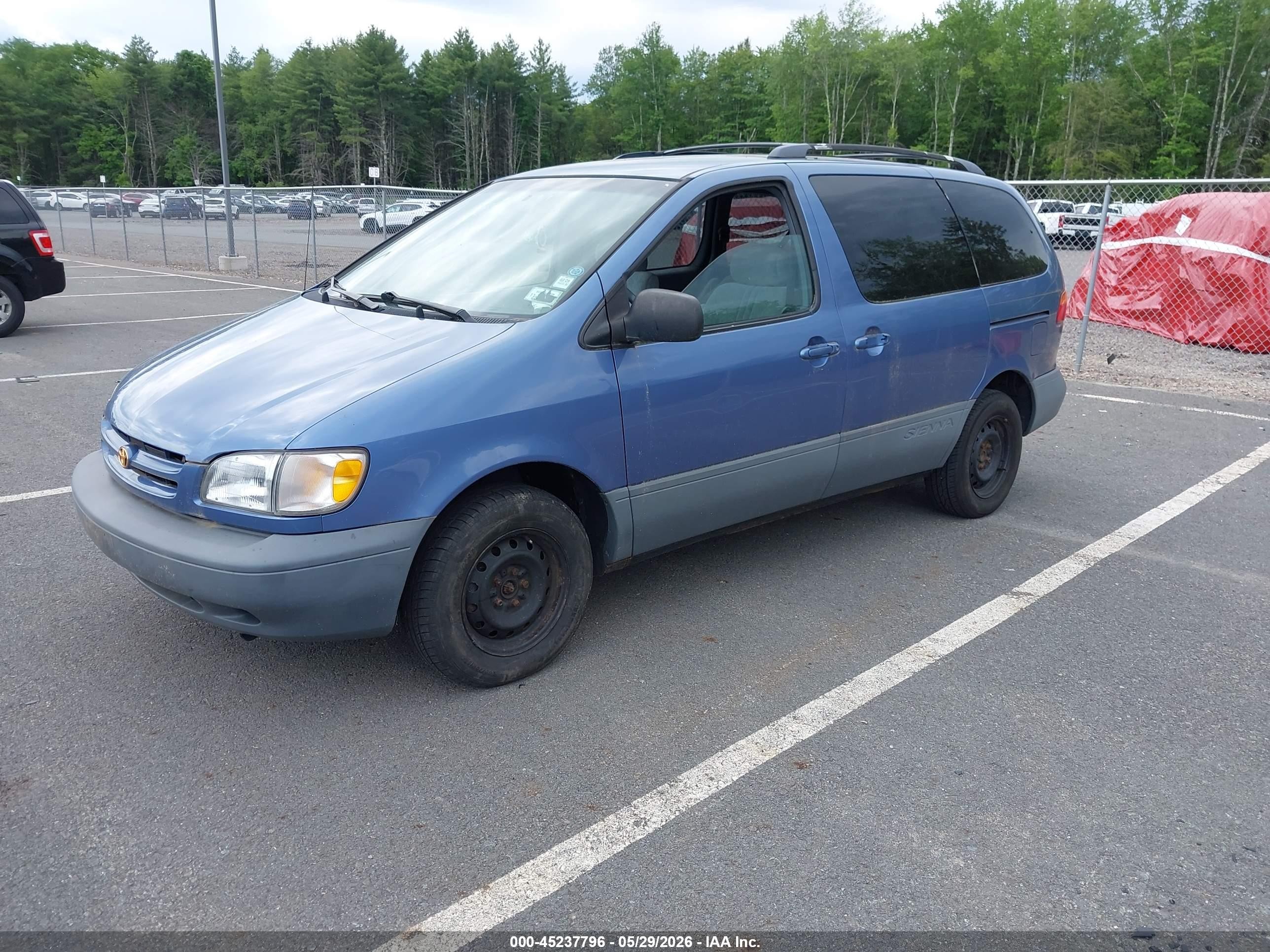 2000 Toyota Sienna Le Blue vin: 4T3ZF13C3YU222119