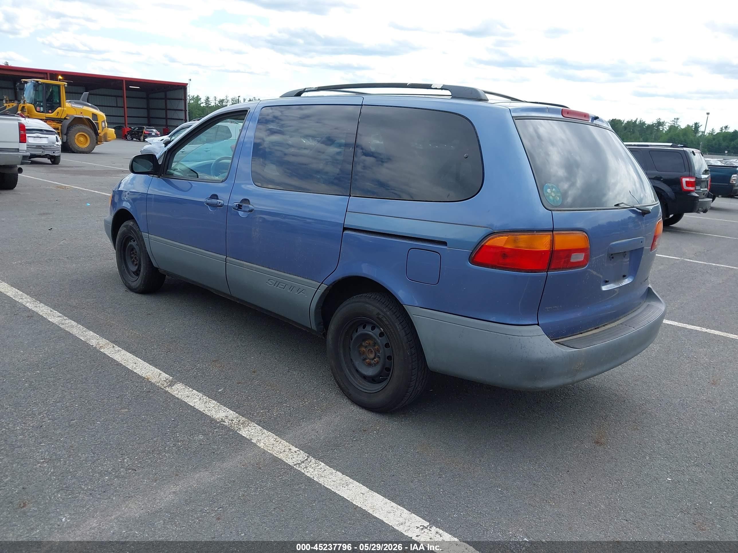 2000 Toyota Sienna Le Blue vin: 4T3ZF13C3YU222119