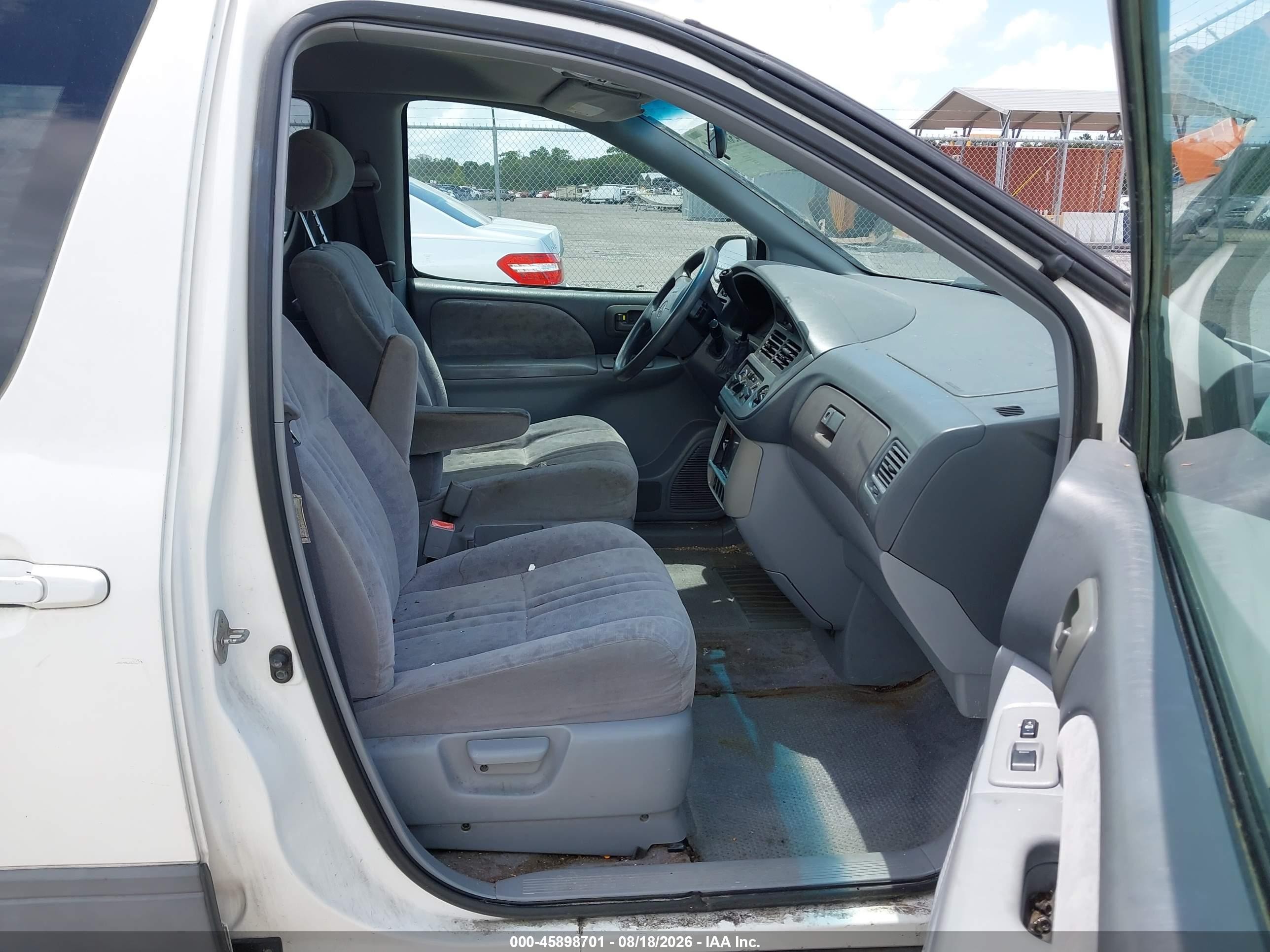 2001 Toyota Sienna Le White vin: 4T3ZF13C41U345322