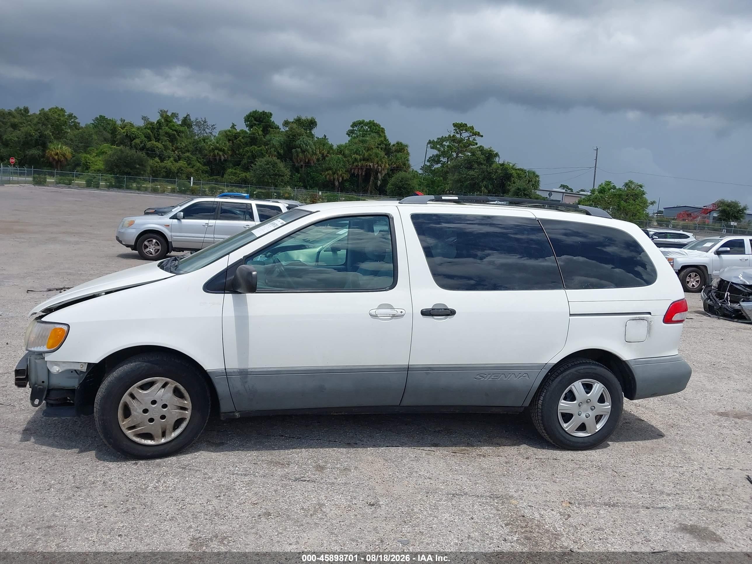 2001 Toyota Sienna Le White vin: 4T3ZF13C41U345322