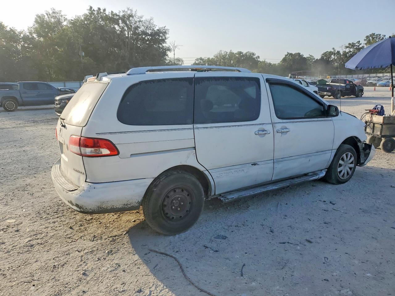 2001 Toyt Sienna White vin: 4T3ZF13C41U370706