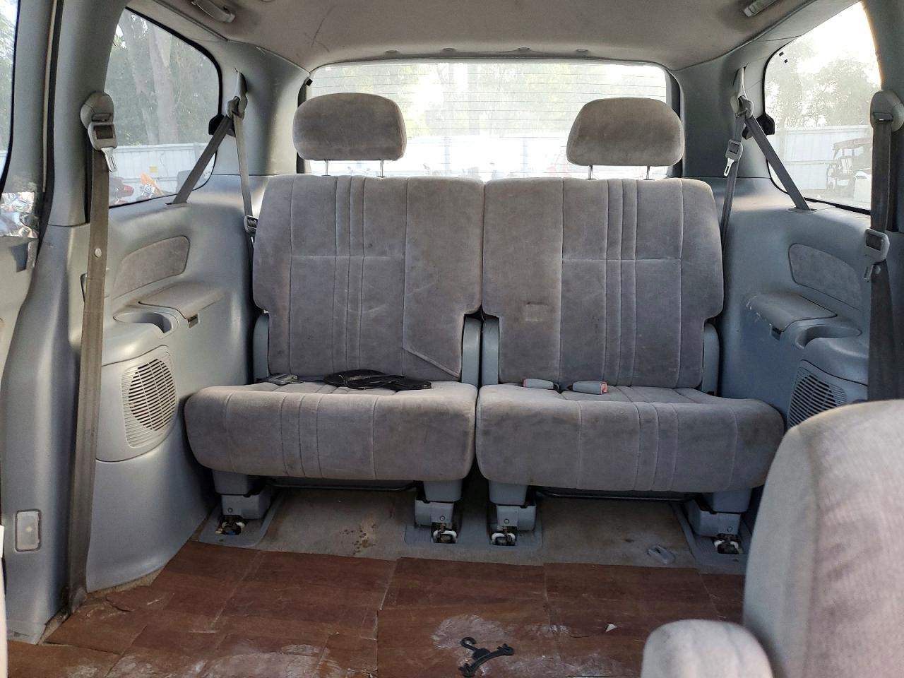2001 Toyt Sienna White vin: 4T3ZF13C41U370706