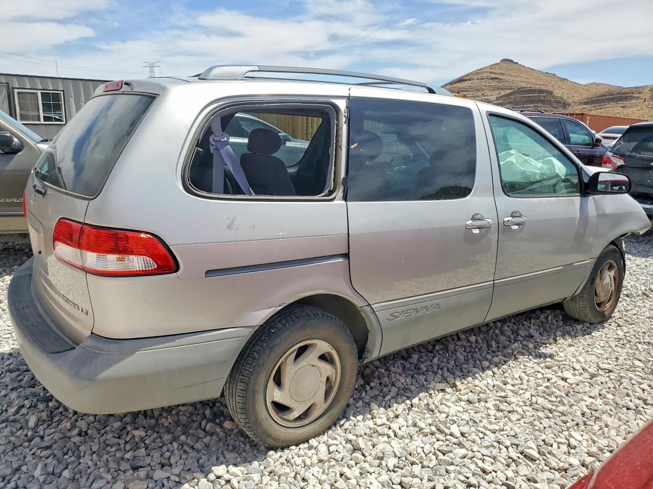 2001 Toyota Sienna Le Silver vin: 4T3ZF13C41U399378