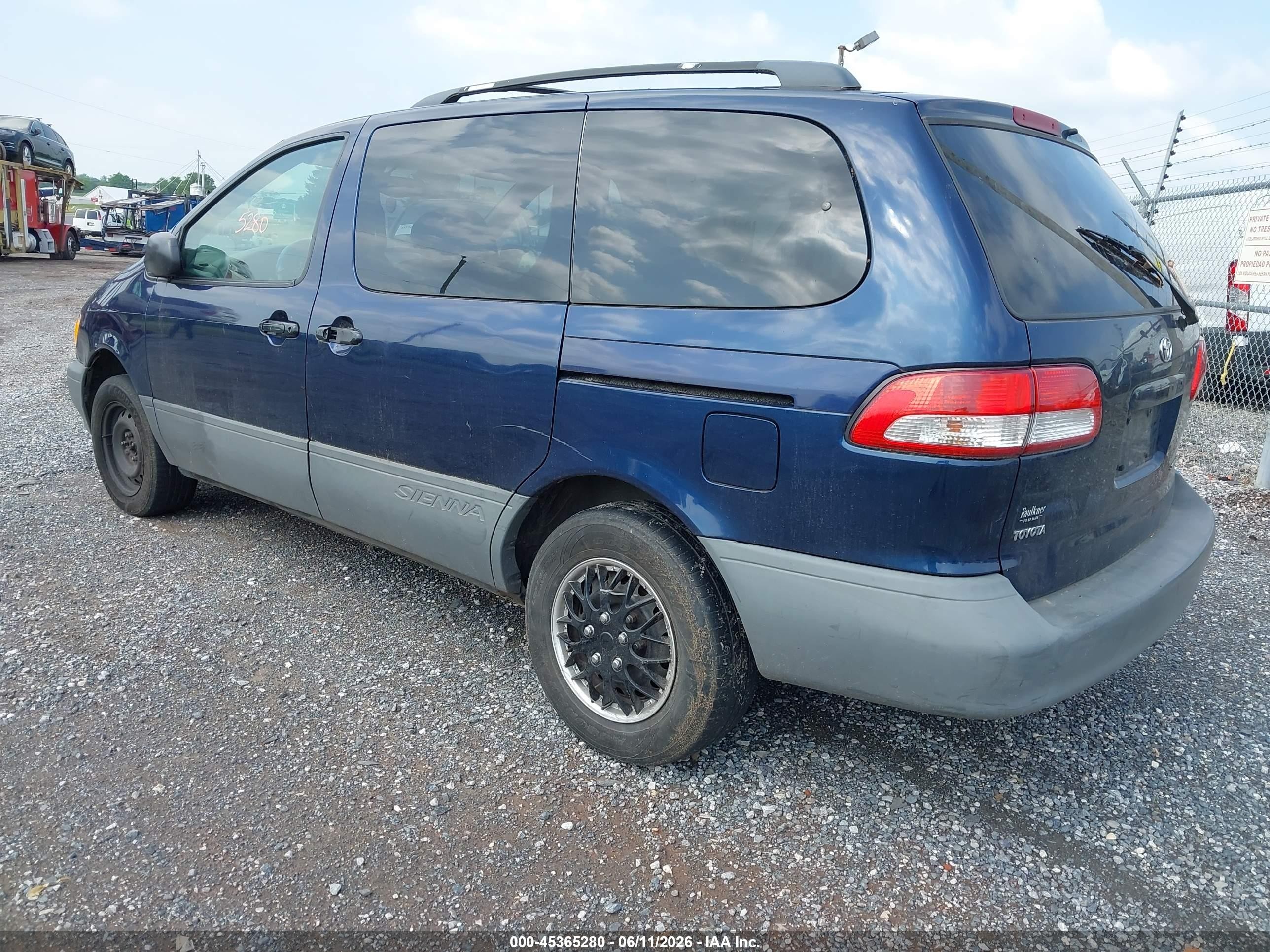 2002 Toyota Sienna Le Blue vin: 4T3ZF13C42U419629