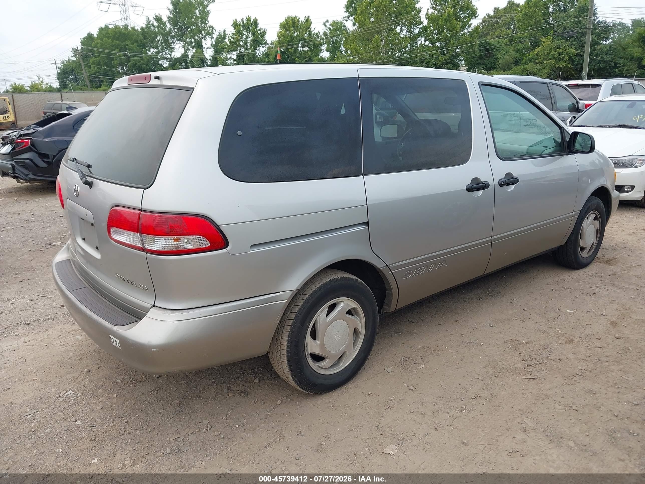 2002 Toyota Sienna Le Silver vin: 4T3ZF13C42U485999