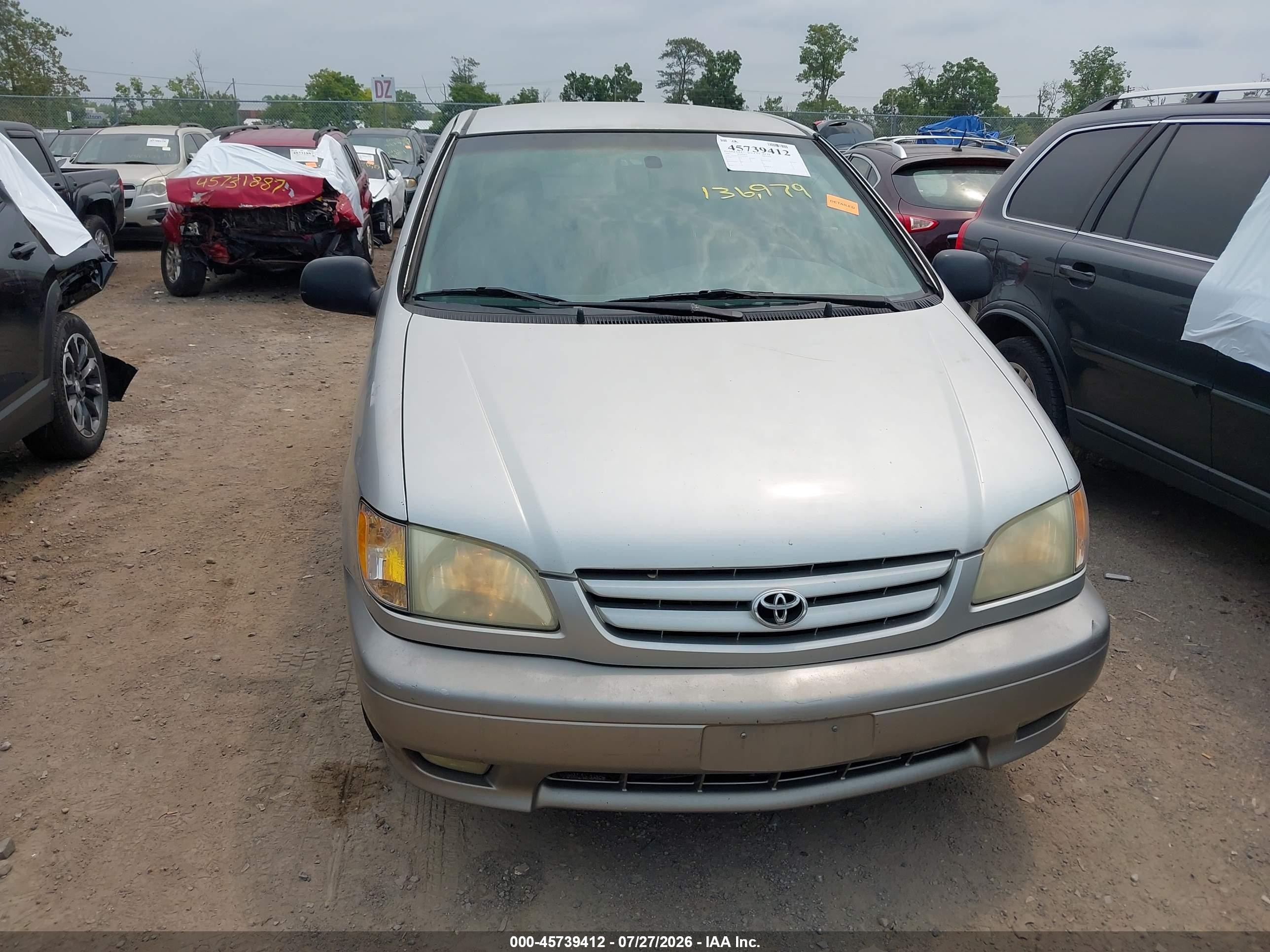 2002 Toyota Sienna Le Silver vin: 4T3ZF13C42U485999