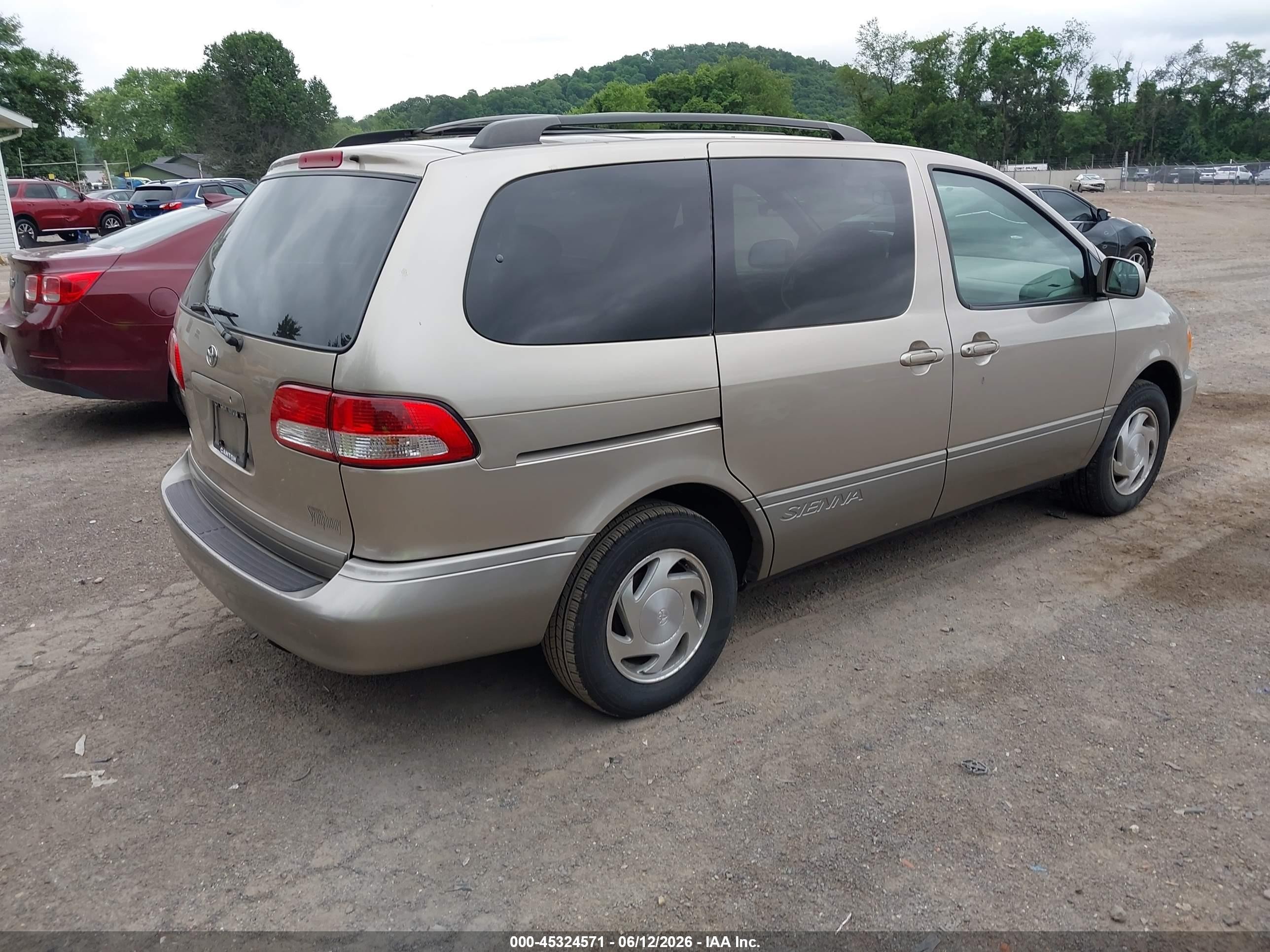 2003 Toyota Sienna Le Brown vin: 4T3ZF13C43U519876