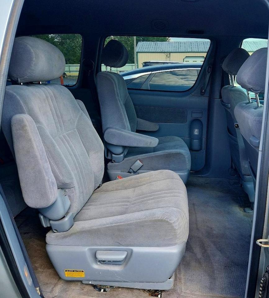 2003 Toyota Sienna Le Silver vin: 4T3ZF13C43U554997
