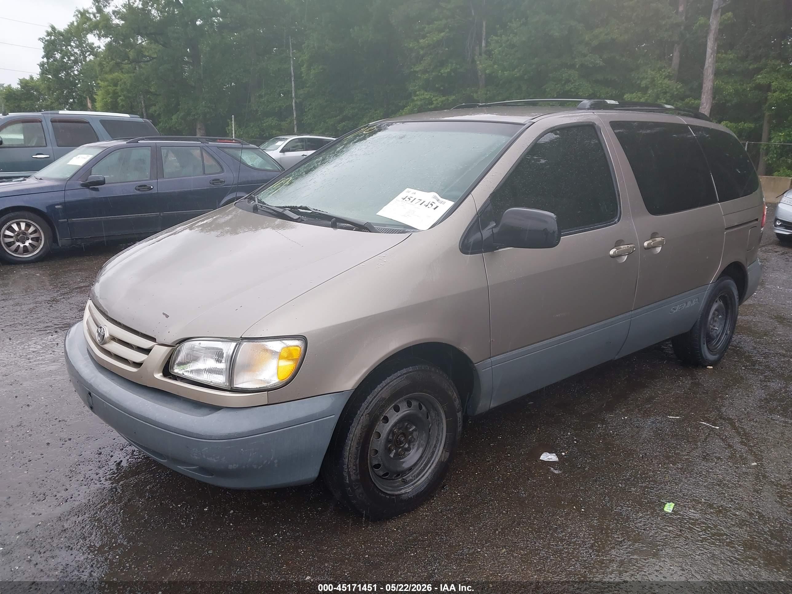 1999 Toyota Sienna Le Золотой vin: 4T3ZF13C4XU149843