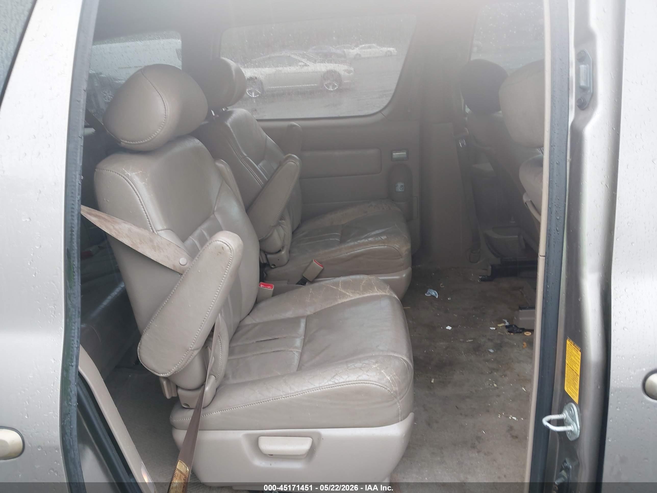1999 Toyota Sienna Le Золотой vin: 4T3ZF13C4XU149843