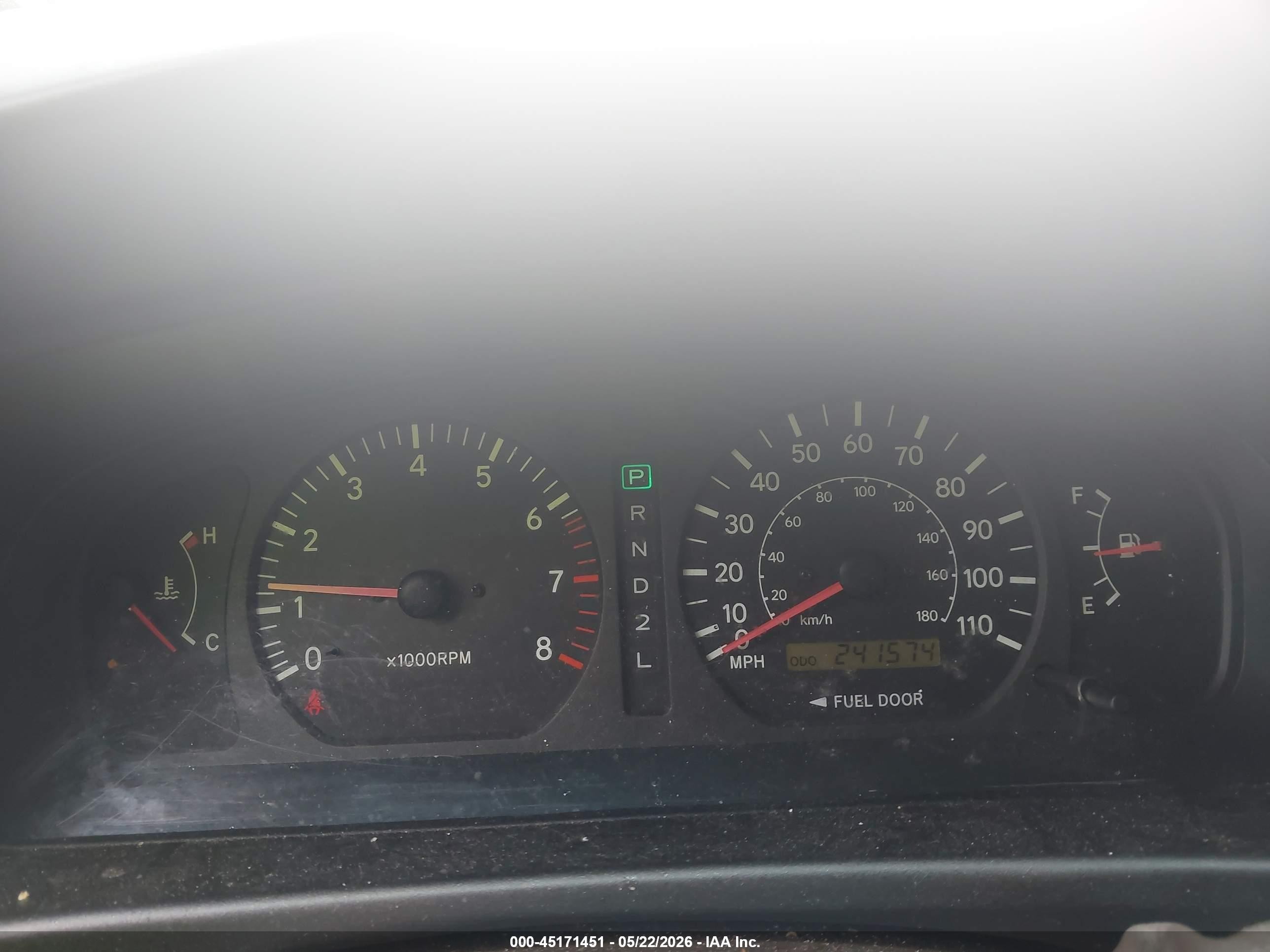 1999 Toyota Sienna Le Золотой vin: 4T3ZF13C4XU149843