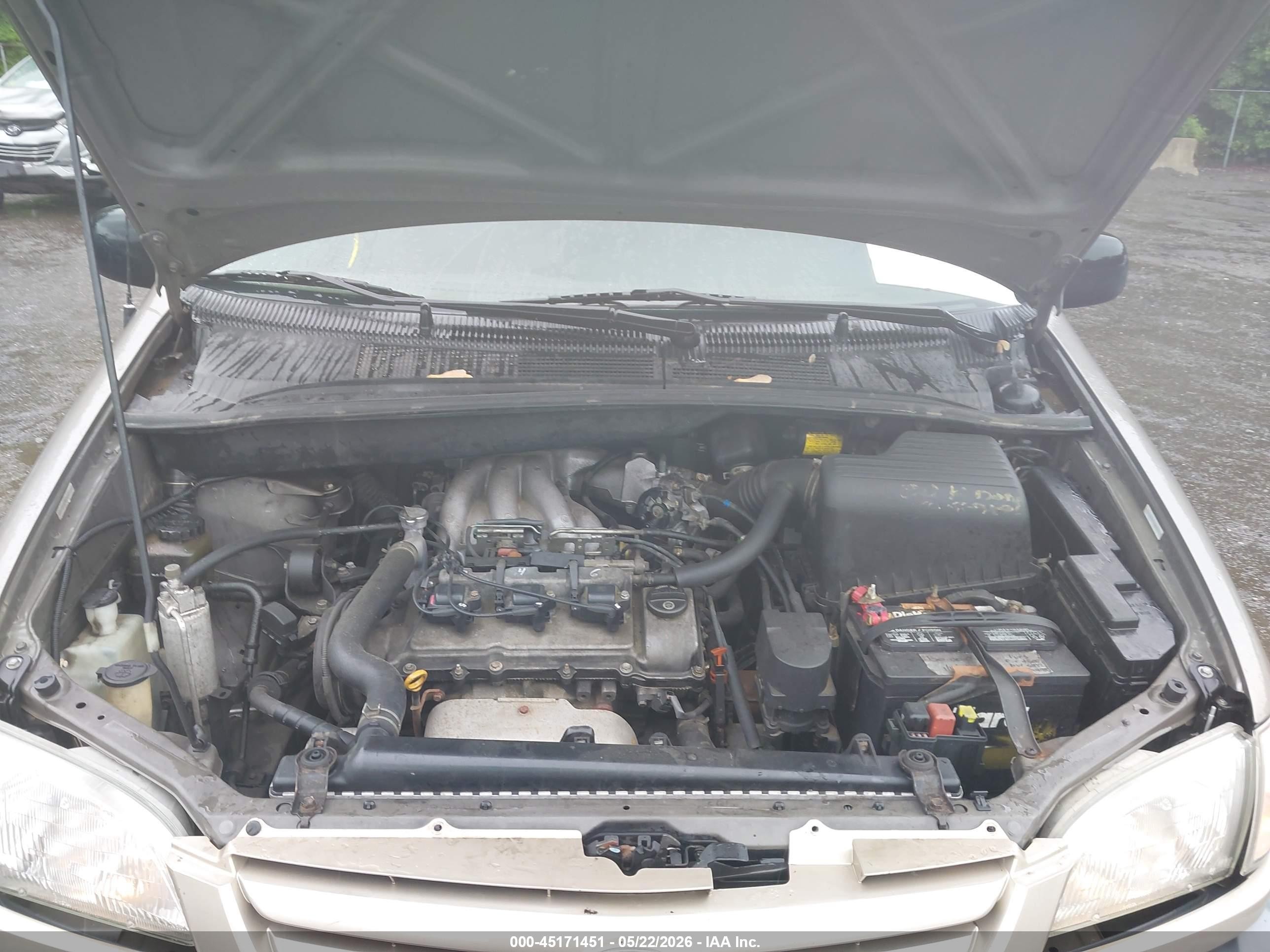 1999 Toyota Sienna Le Золотой vin: 4T3ZF13C4XU149843