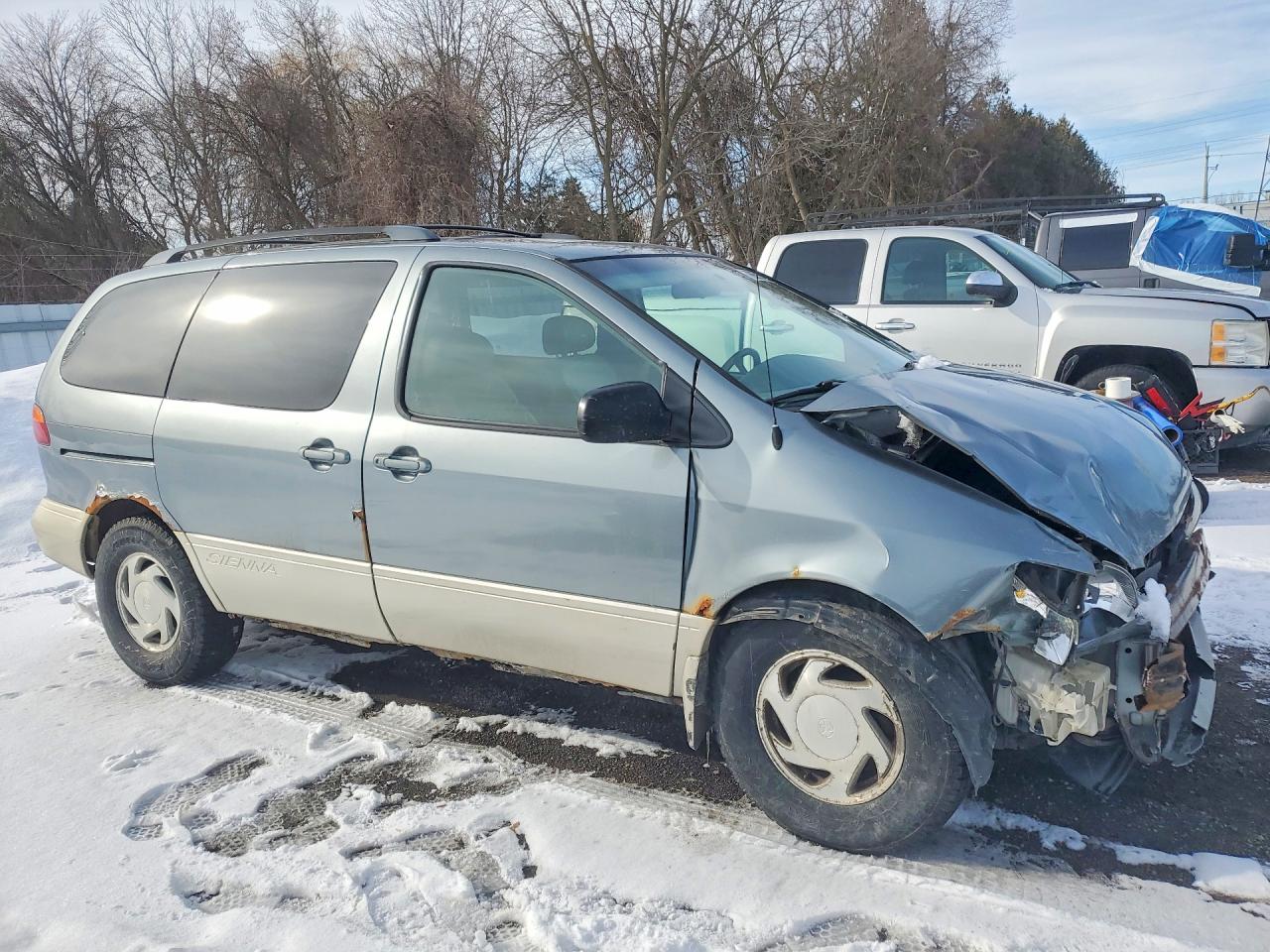 2000 Toyota Sienna Le Blue vin: 4T3ZF13C4YU273211