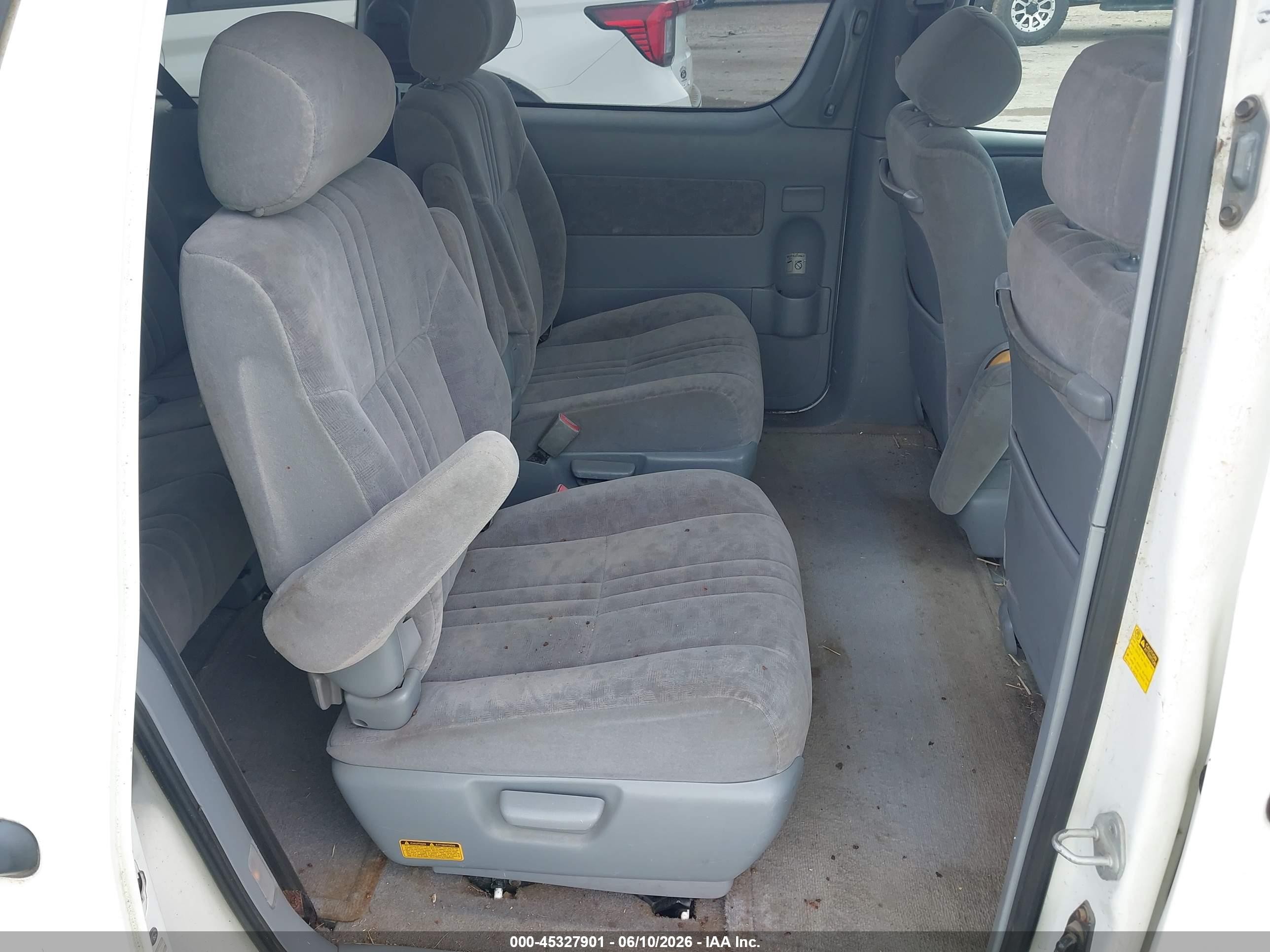 2001 Toyota Sienna Le White vin: 4T3ZF13C51U376675