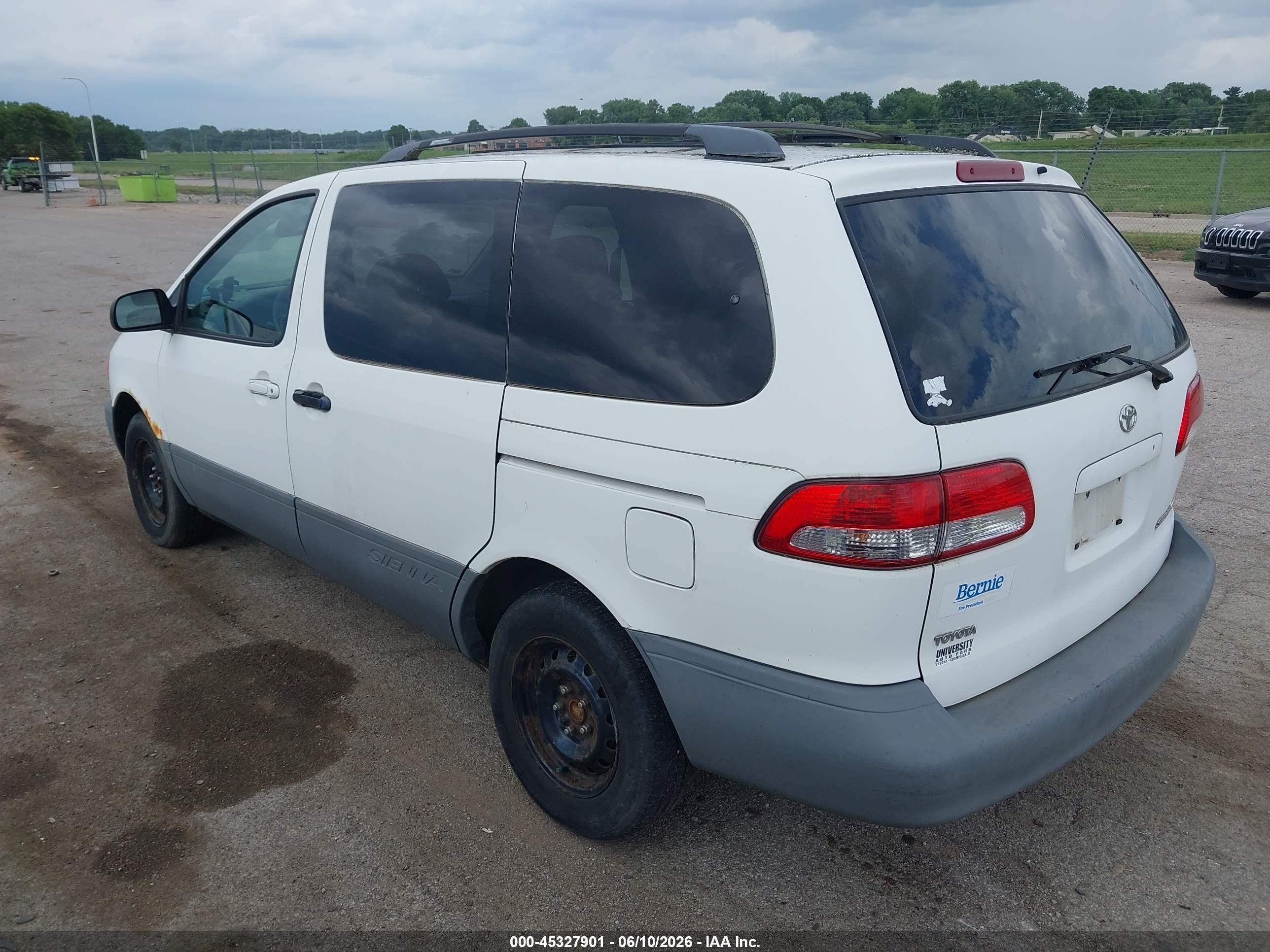 2001 Toyota Sienna Le White vin: 4T3ZF13C51U376675