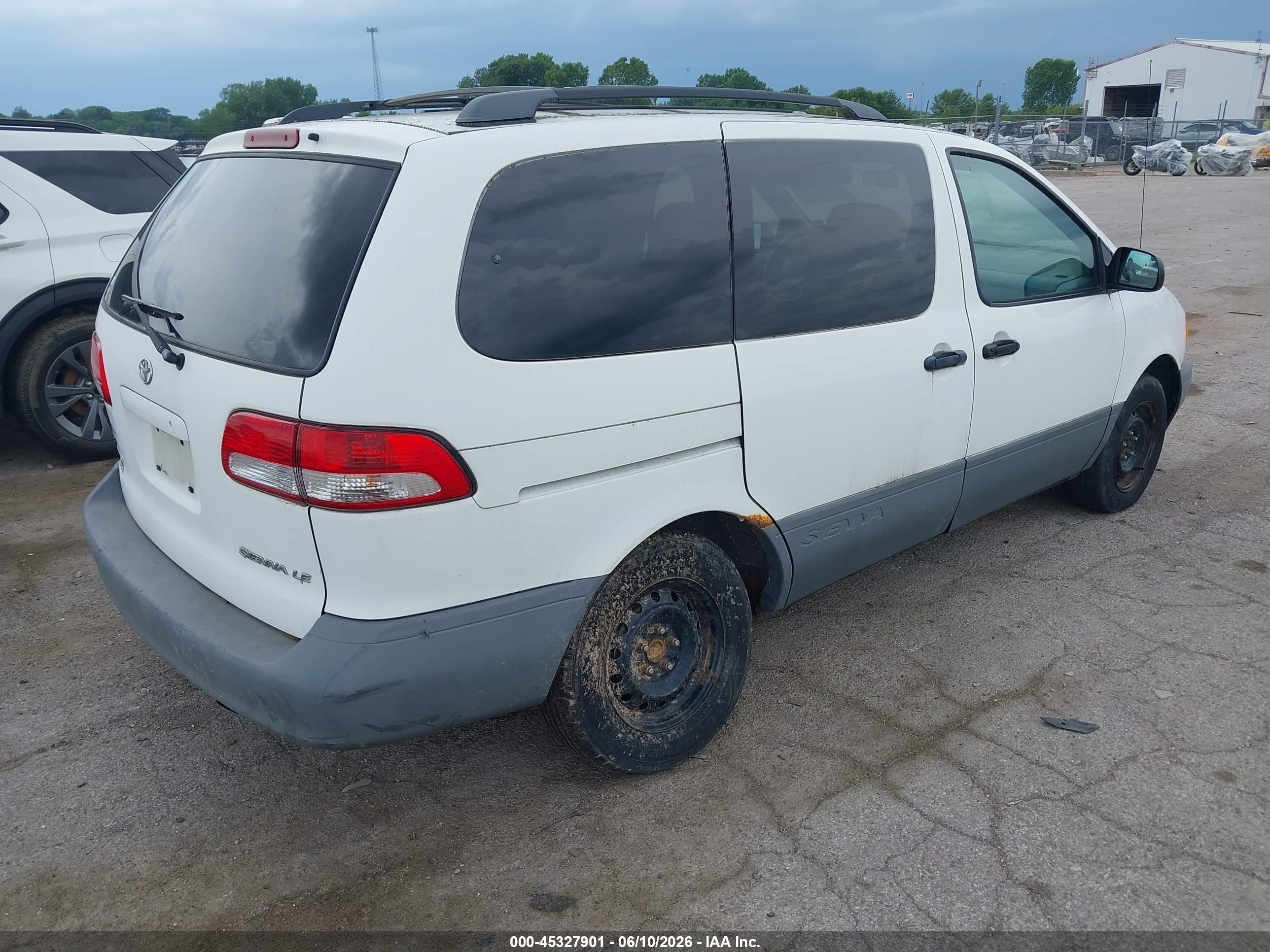 2001 Toyota Sienna Le White vin: 4T3ZF13C51U376675