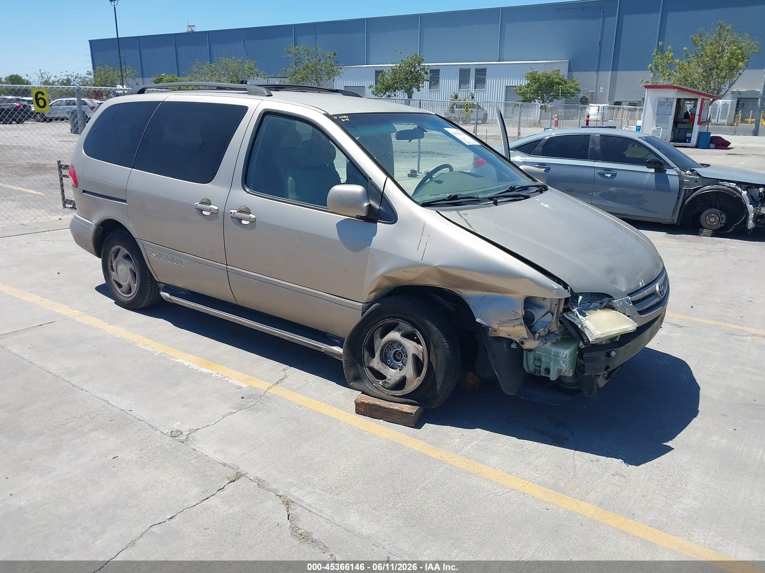 2002 Toyota Sienna Le Brown vin: 4T3ZF13C52U438416