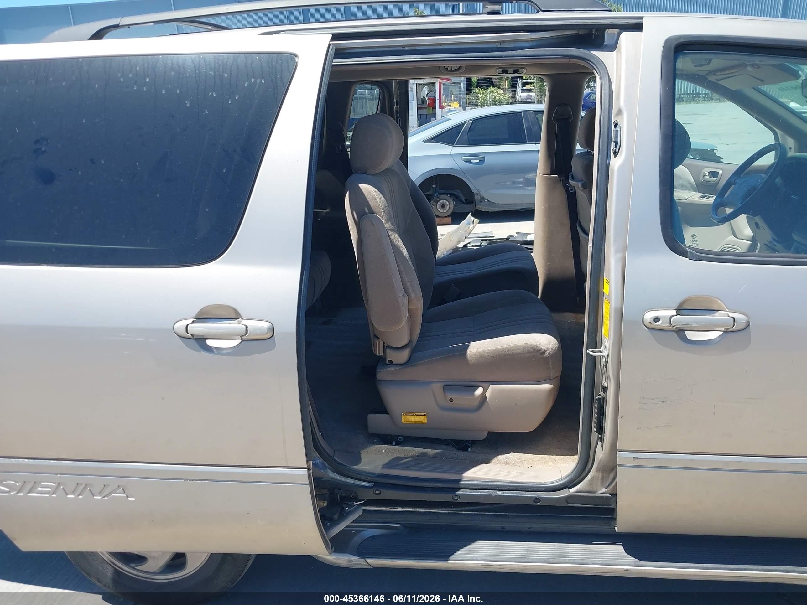 2002 Toyota Sienna Le Brown vin: 4T3ZF13C52U438416