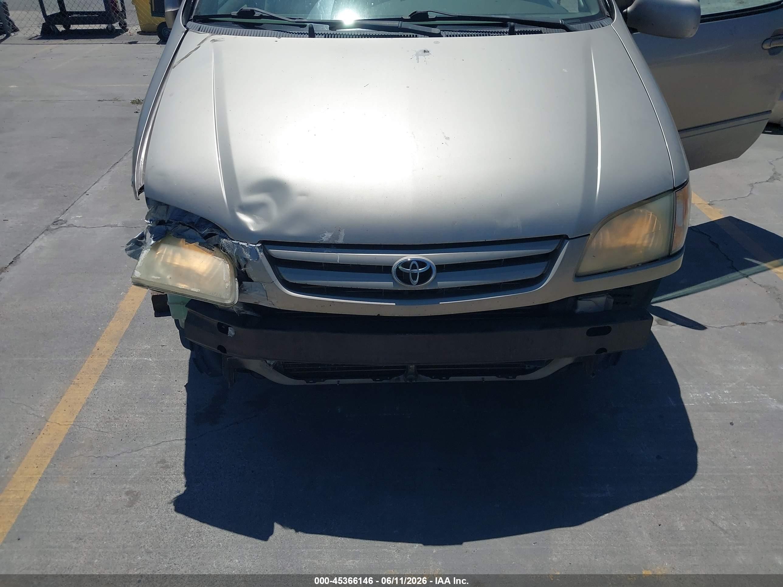 2002 Toyota Sienna Le Brown vin: 4T3ZF13C52U438416