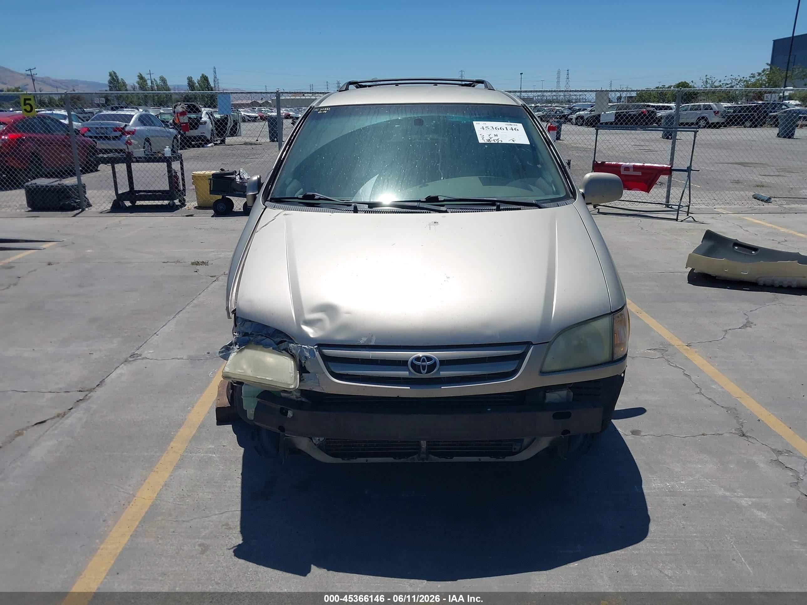 2002 Toyota Sienna Le Brown vin: 4T3ZF13C52U438416