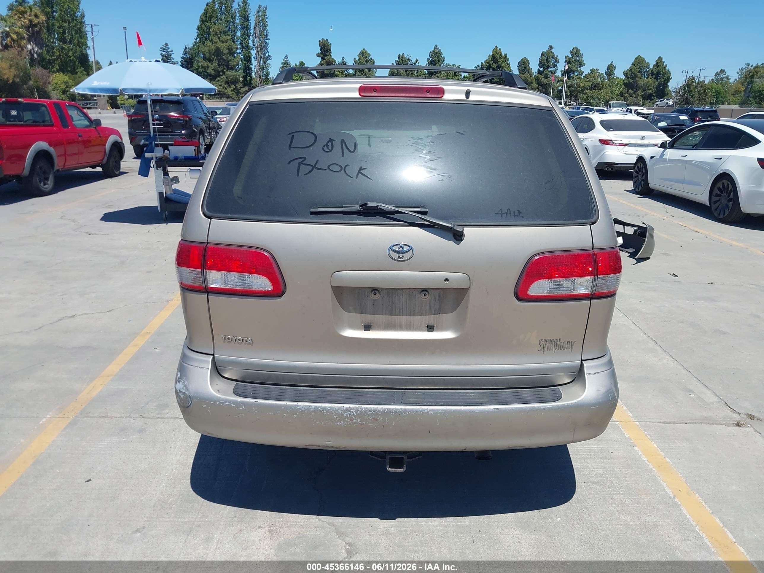 2002 Toyota Sienna Le Brown vin: 4T3ZF13C52U438416