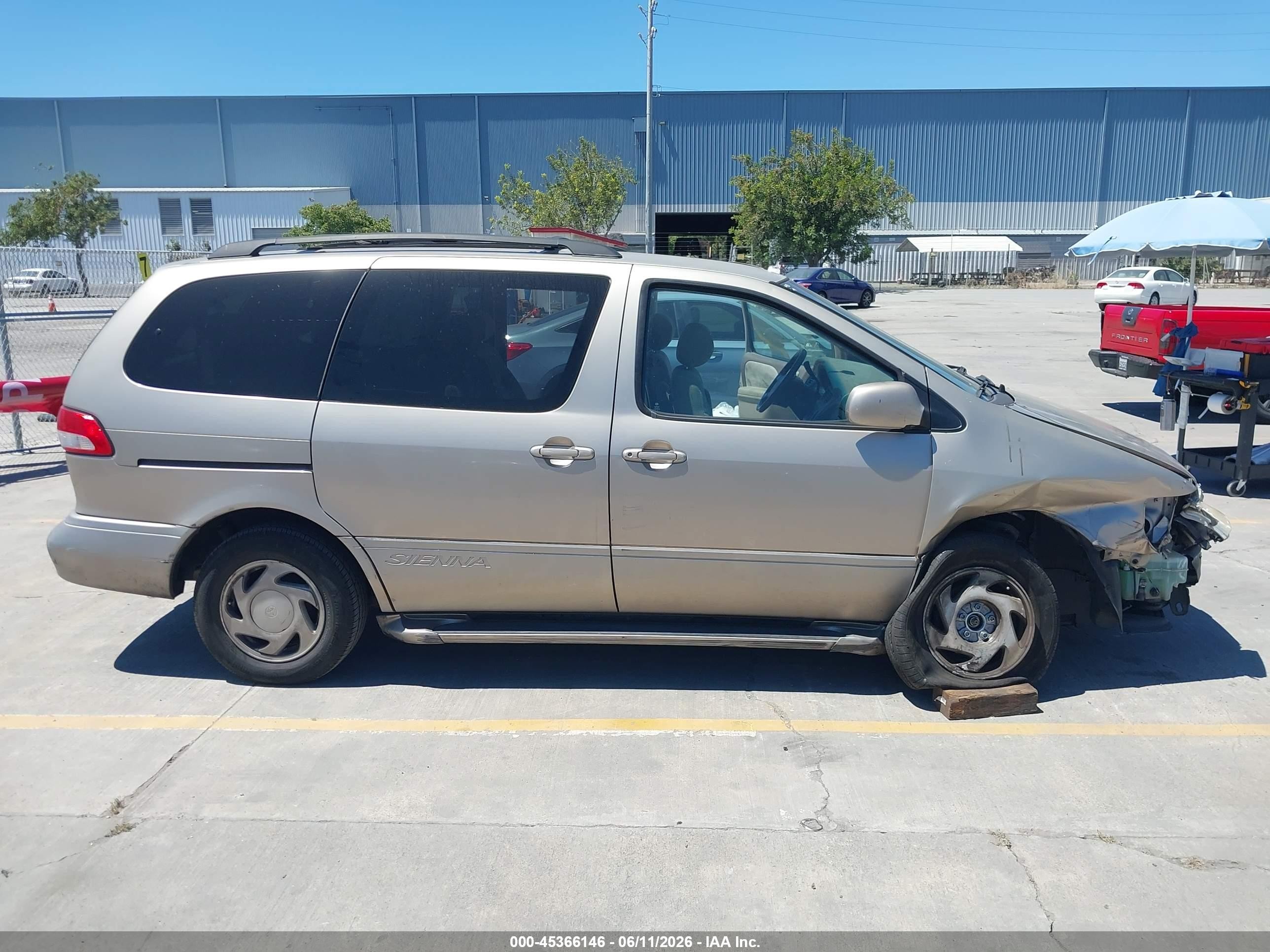 2002 Toyota Sienna Le Brown vin: 4T3ZF13C52U438416