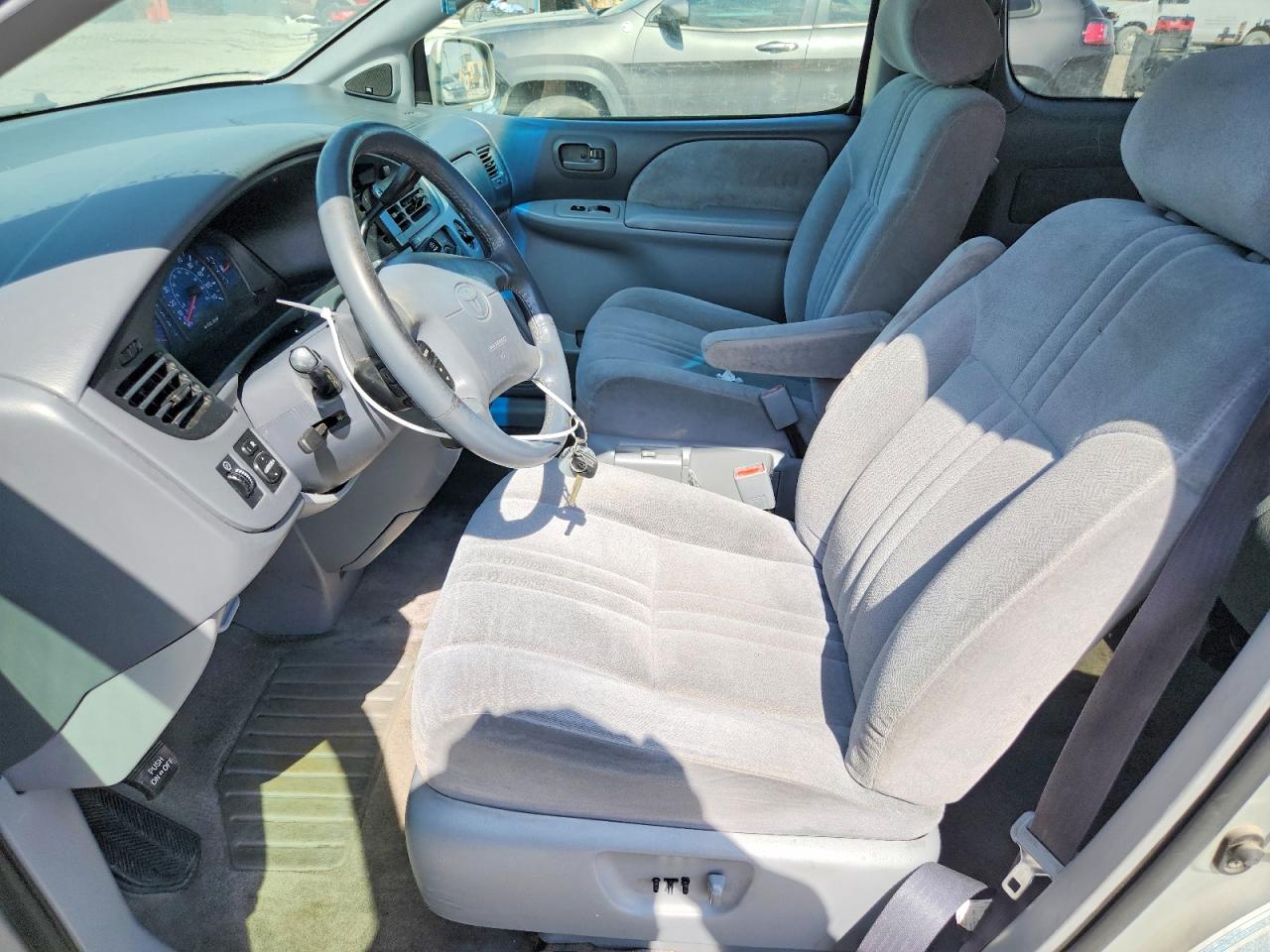 2003 Toyota Sienna Le Silver vin: 4T3ZF13C53U533043