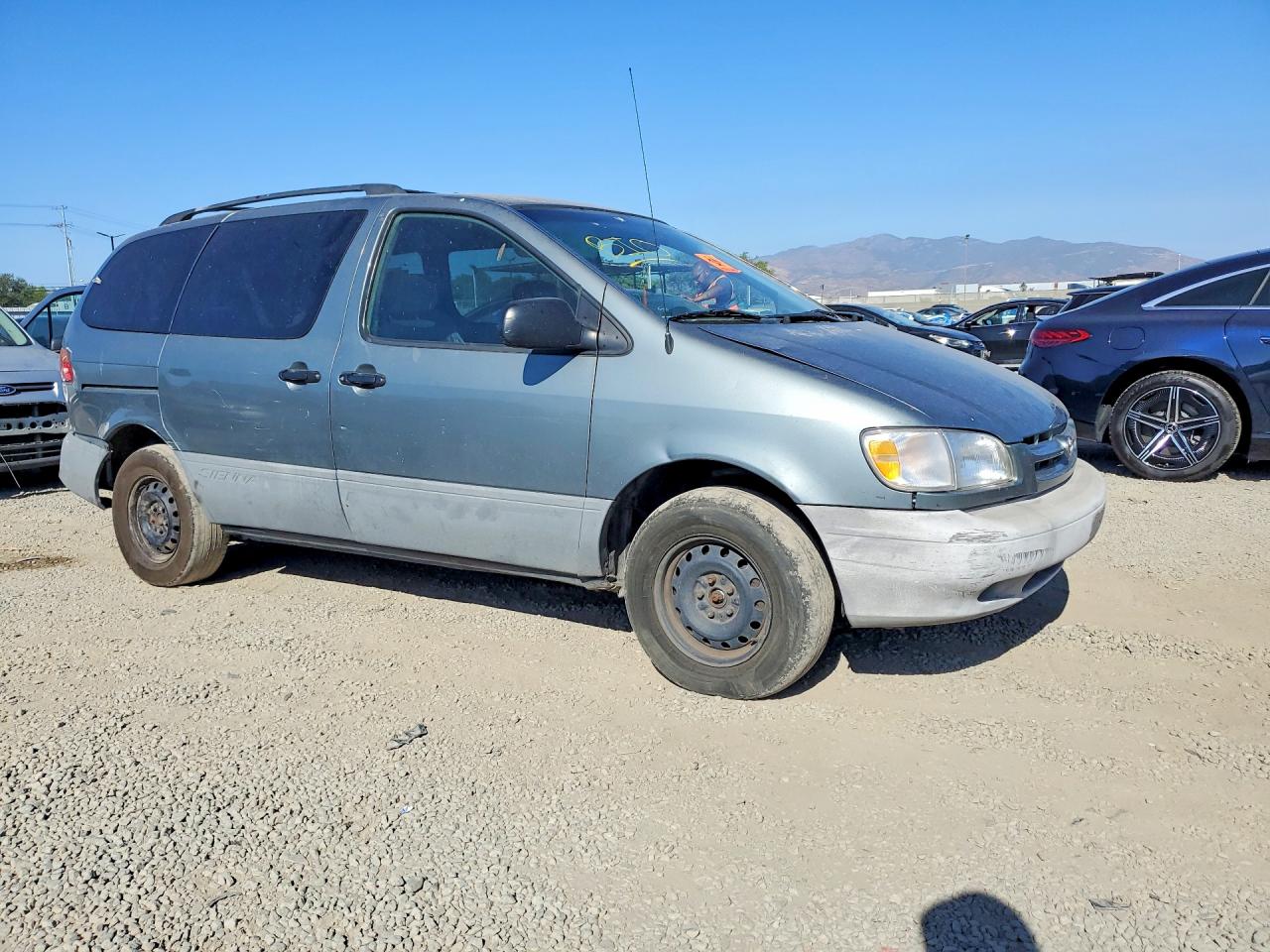 1998 Toyota Sienna Le Зеленый vin: 4T3ZF13C5WU025420