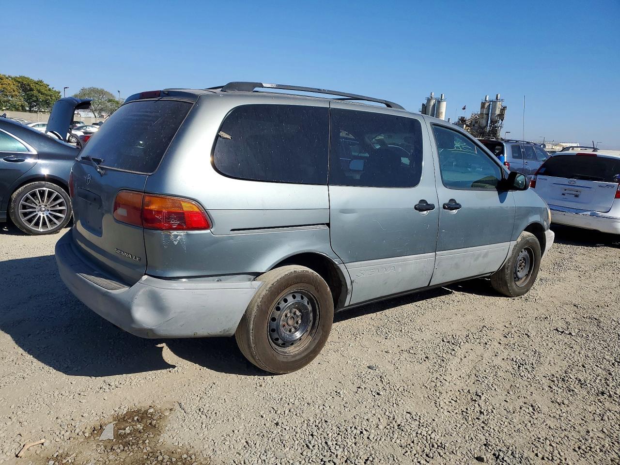 1998 Toyota Sienna Le Зеленый vin: 4T3ZF13C5WU025420