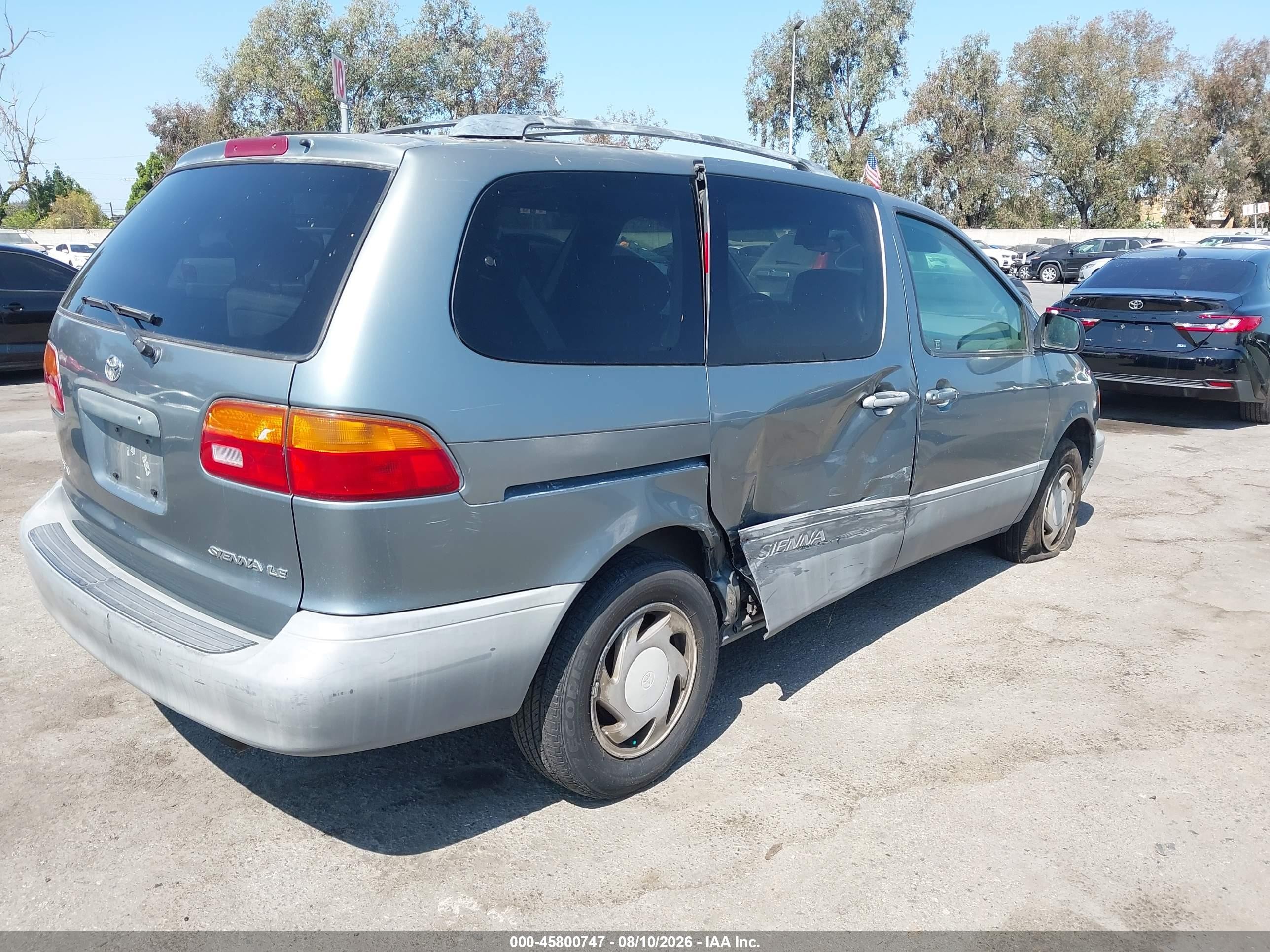 1999 Toyota Sienna Le Зеленый vin: 4T3ZF13C5XU127396